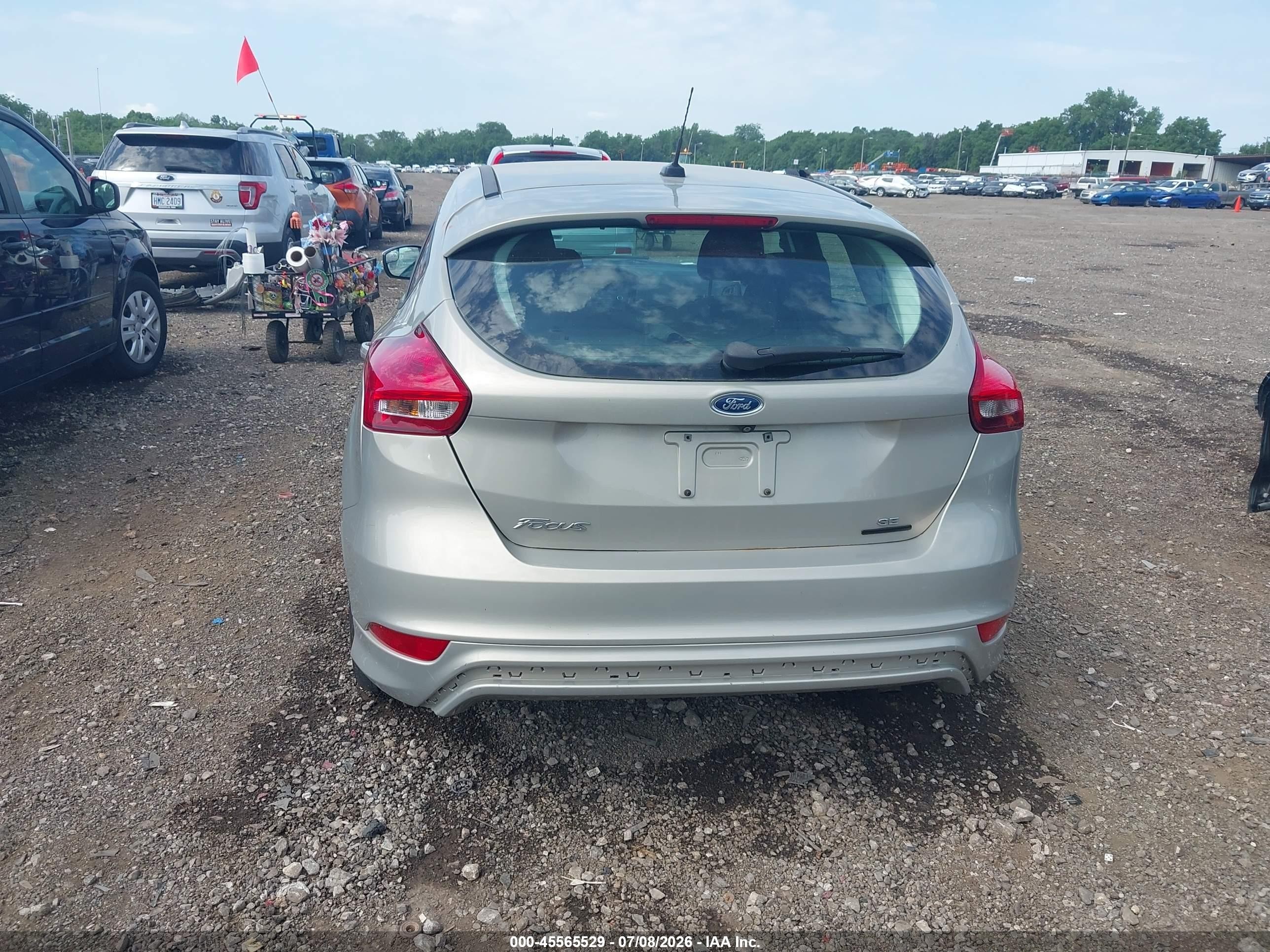 2015 Ford Focus Se Gold vin: 1FADP3K25FL386814