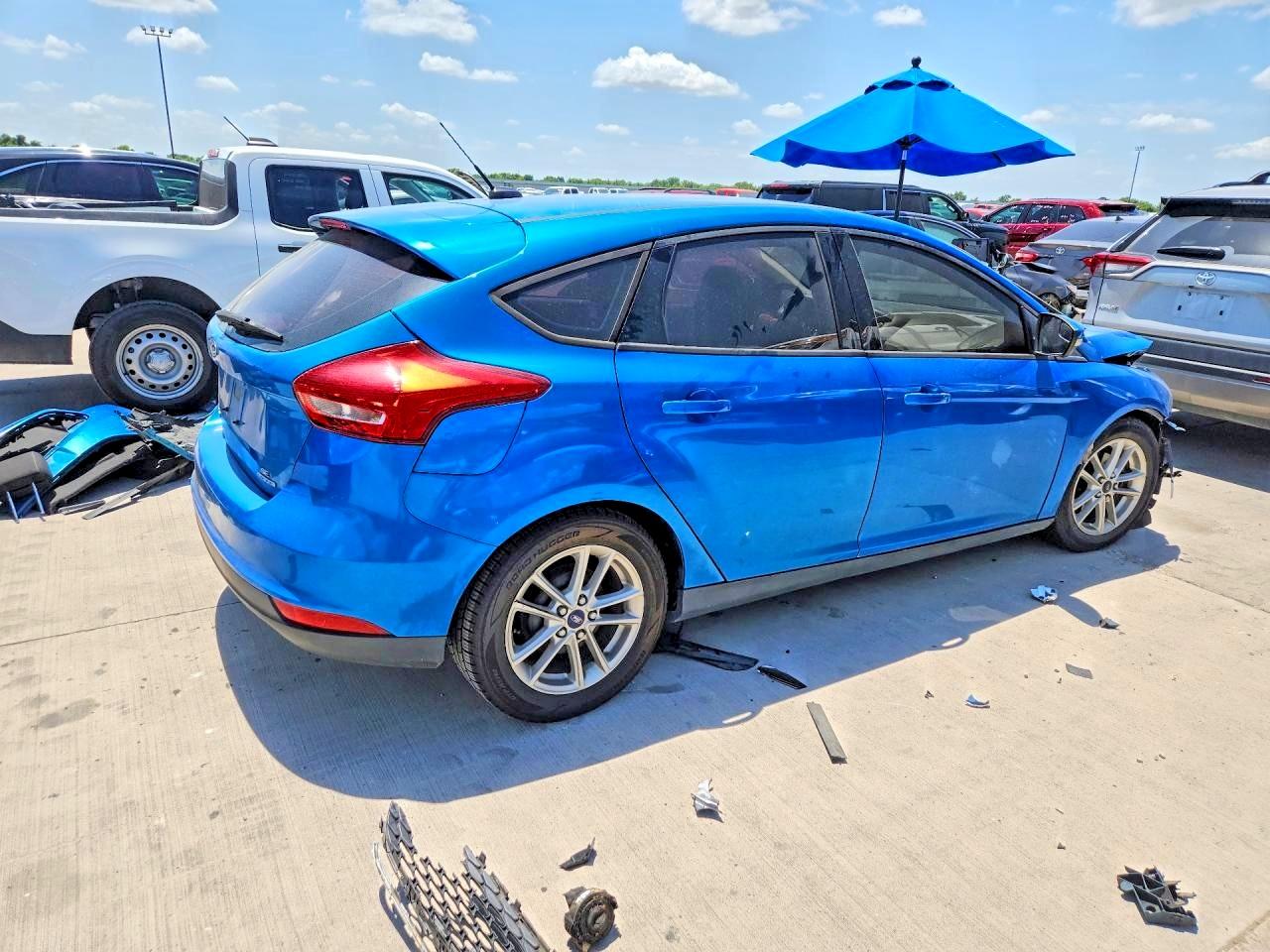 2016 Ford Focus Se Blue vin: 1FADP3K25GL257893