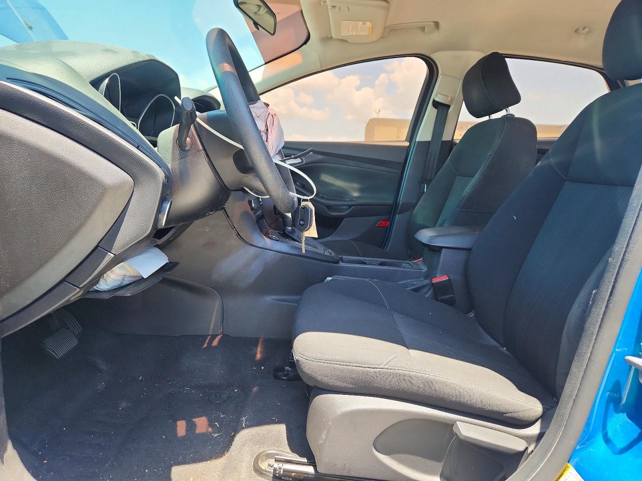 2016 Ford Focus Se Blue vin: 1FADP3K25GL257893