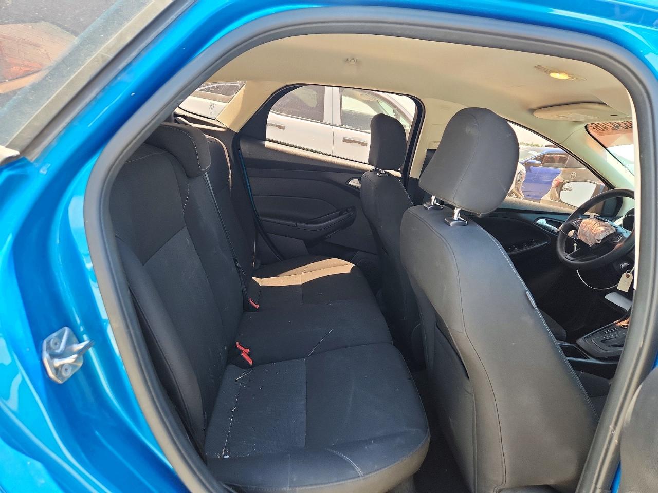 2016 Ford Focus Se Blue vin: 1FADP3K25GL257893