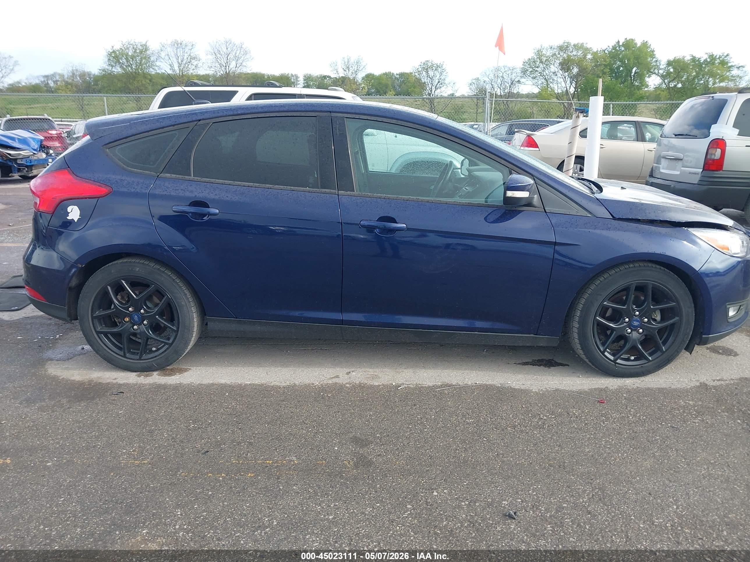 2016 Ford Focus Se Blue vin: 1FADP3K25GL286195