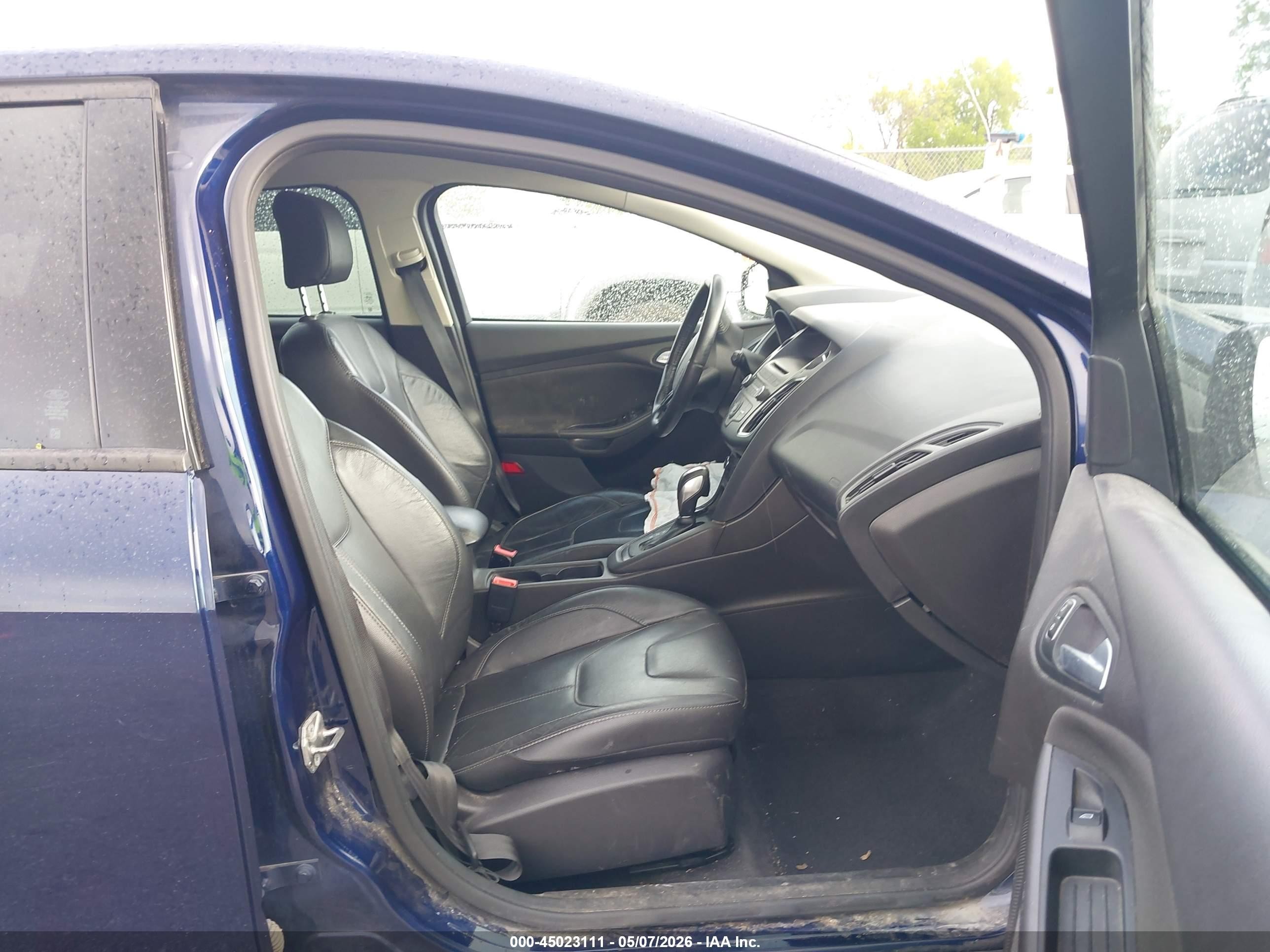 2016 Ford Focus Se Blue vin: 1FADP3K25GL286195