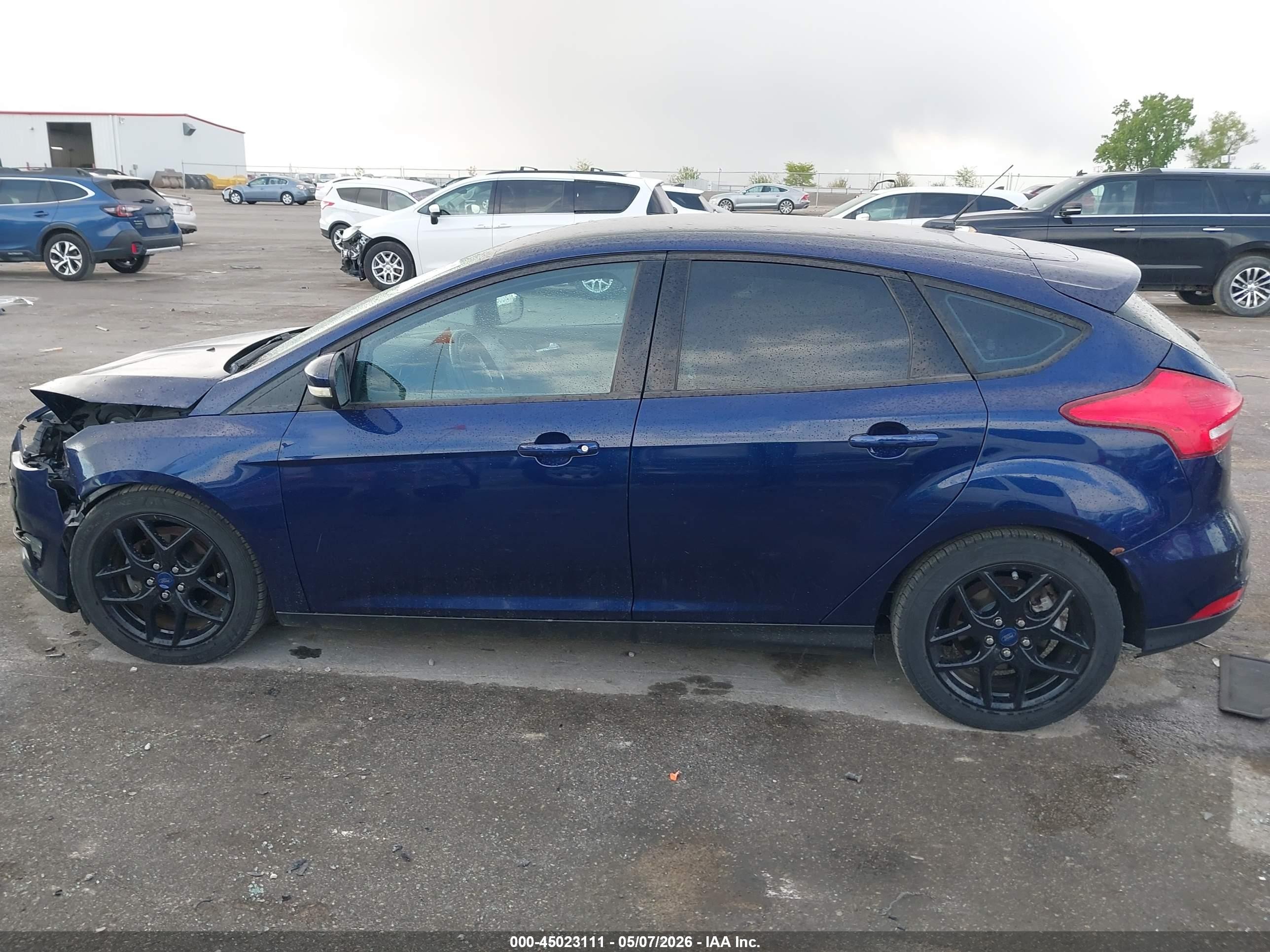 2016 Ford Focus Se Blue vin: 1FADP3K25GL286195