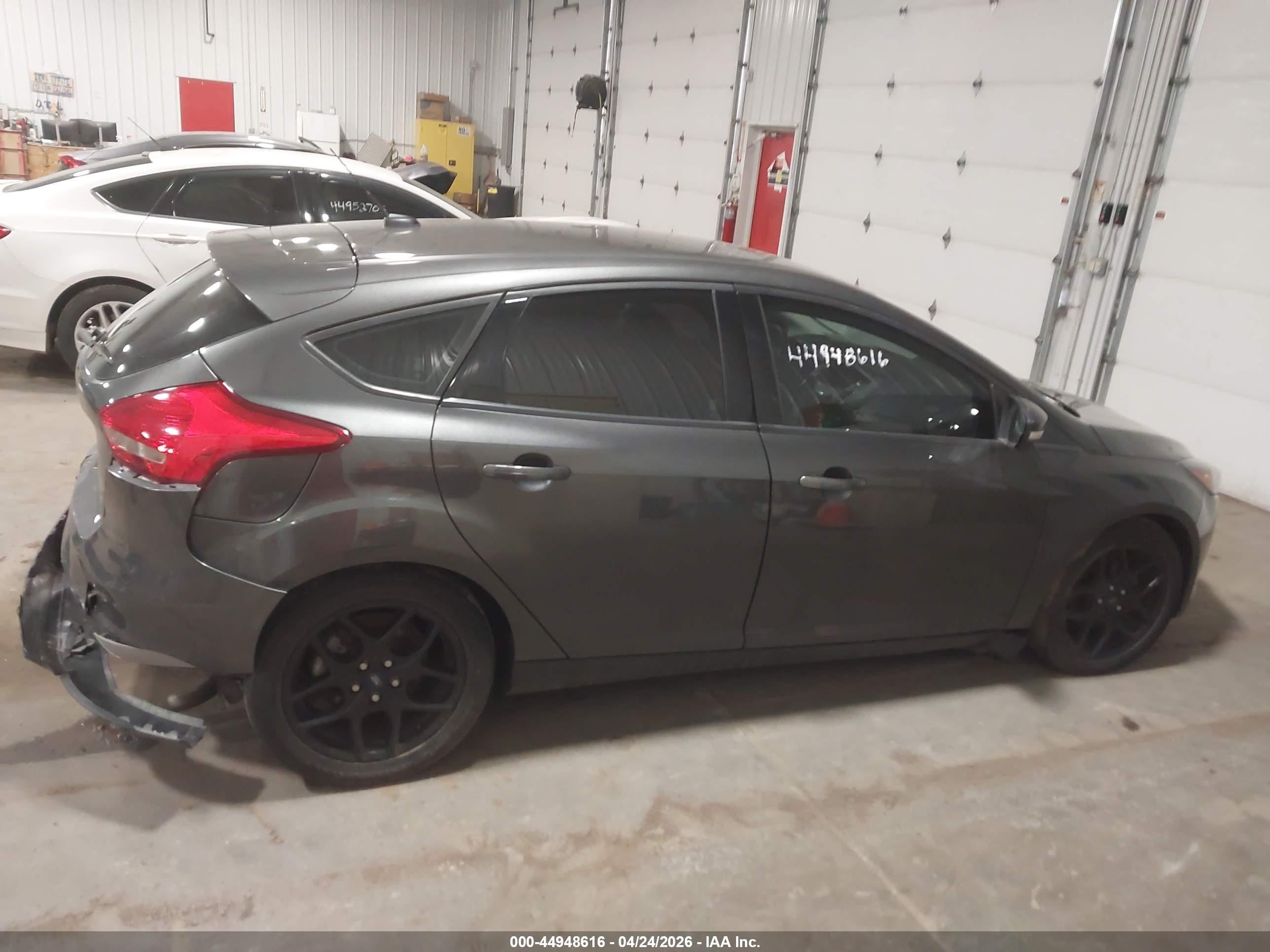 2016 Ford Focus Se Gray vin: 1FADP3K25GL311998