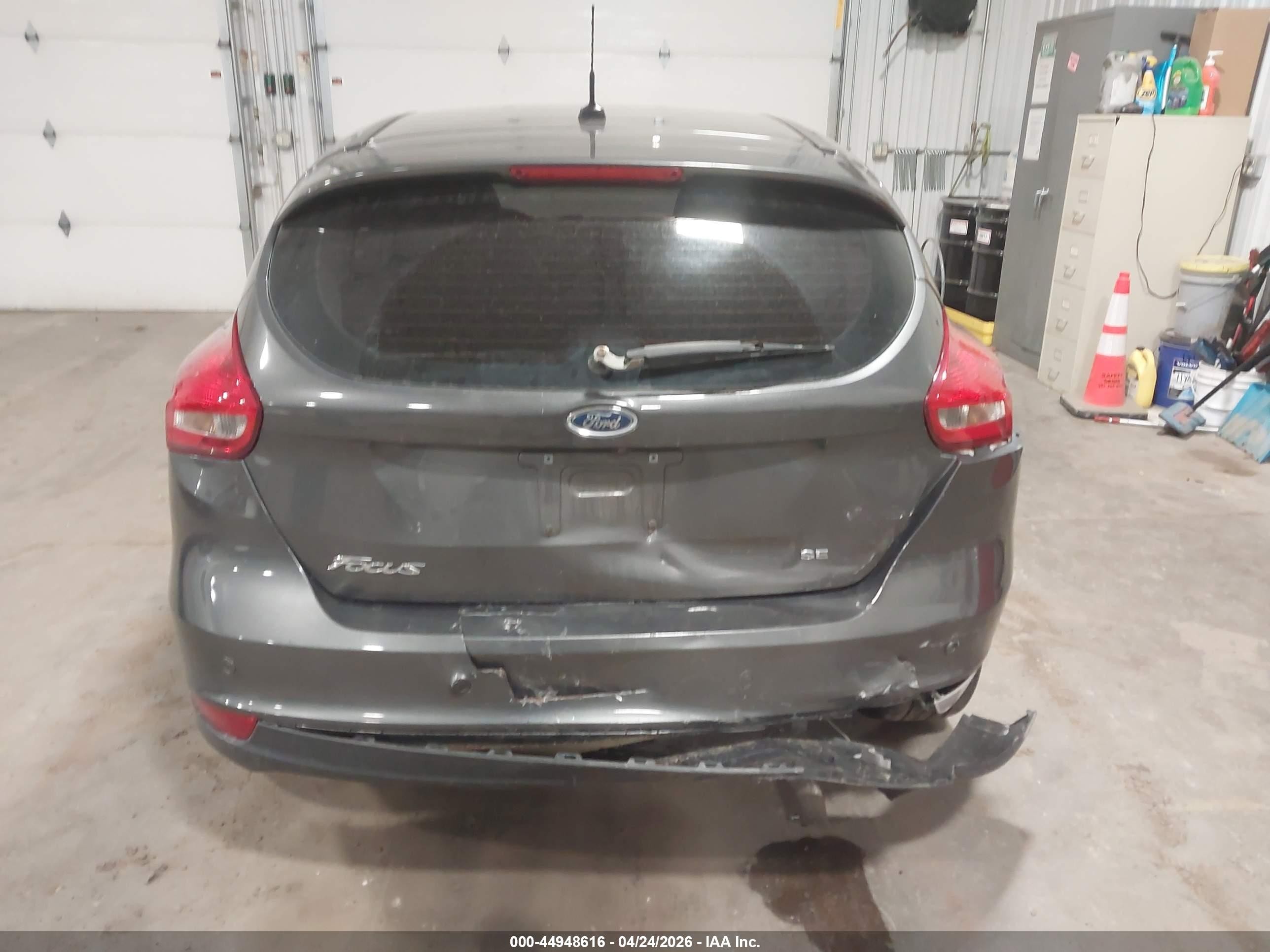 2016 Ford Focus Se Gray vin: 1FADP3K25GL311998