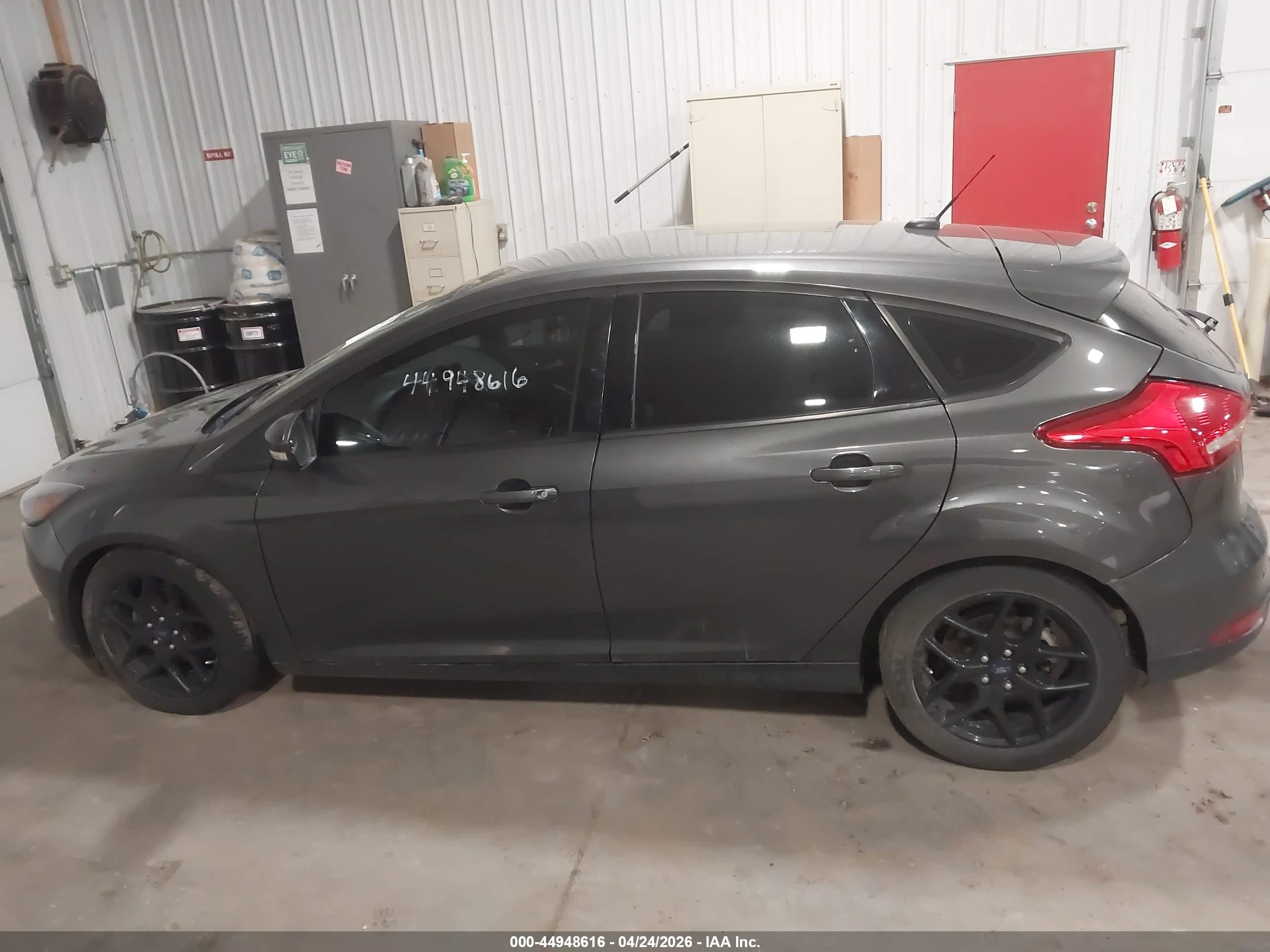 2016 Ford Focus Se Gray vin: 1FADP3K25GL311998