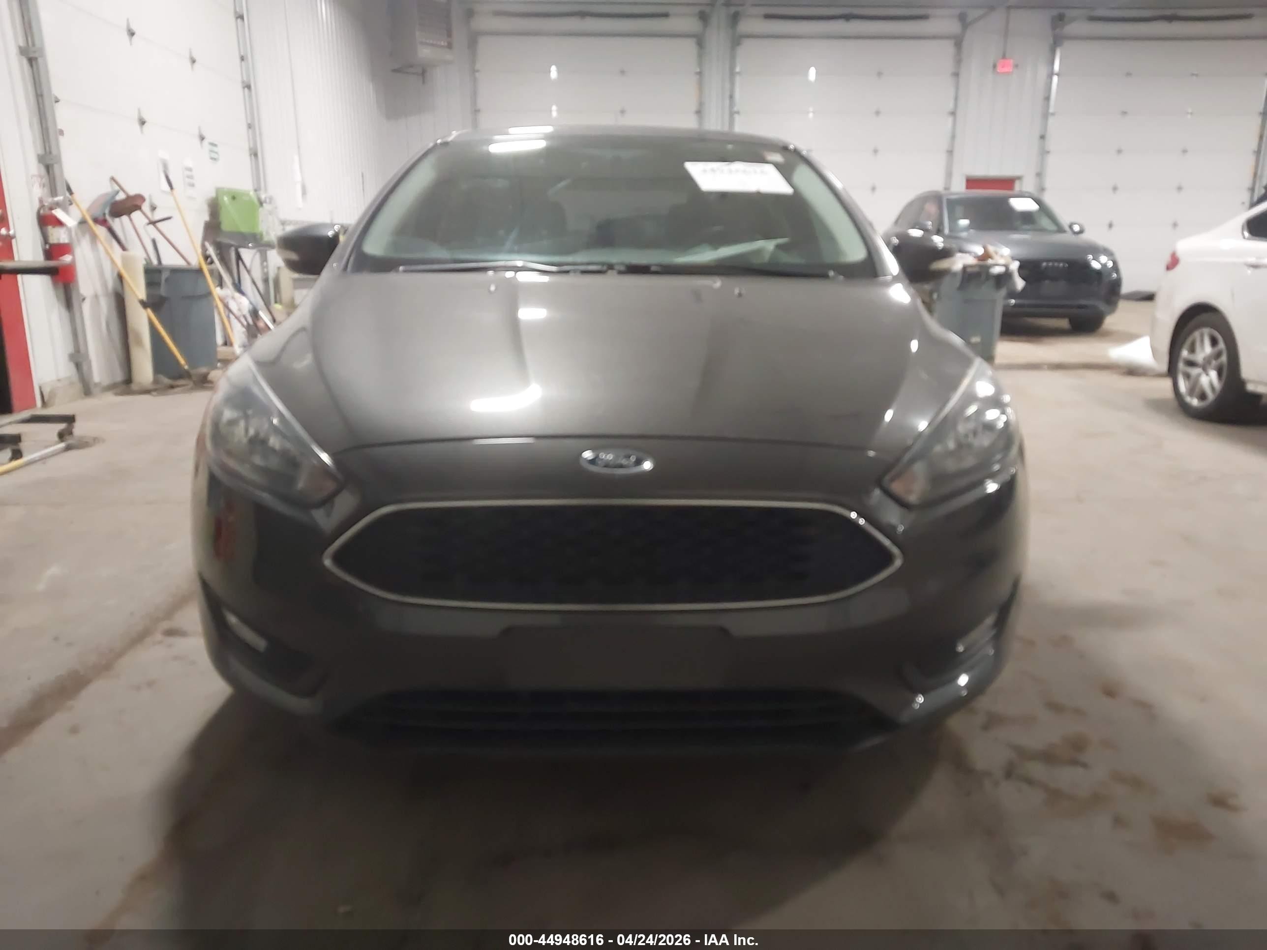 2016 Ford Focus Se Gray vin: 1FADP3K25GL311998