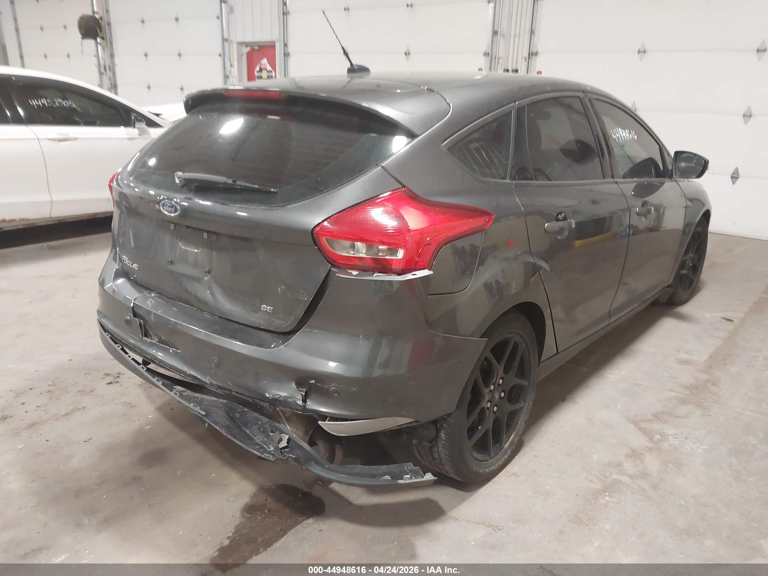 2016 Ford Focus Se Gray vin: 1FADP3K25GL311998
