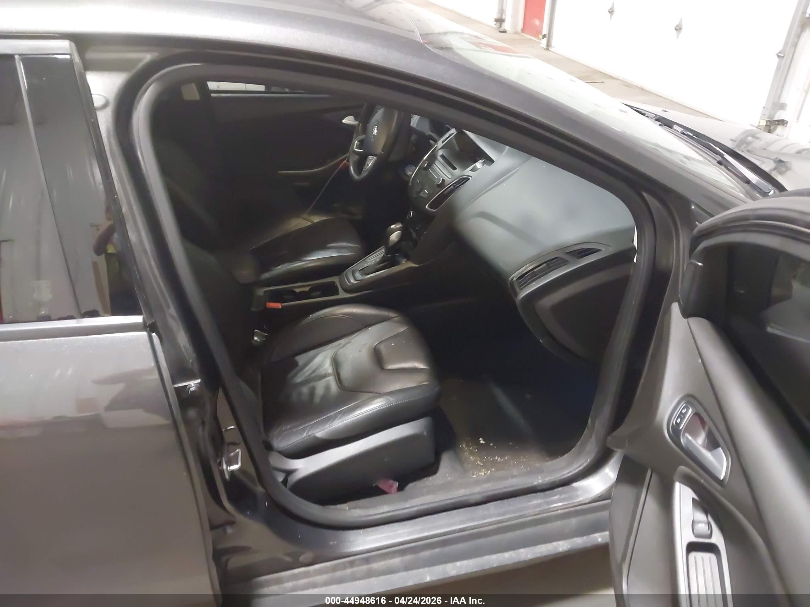 2016 Ford Focus Se Gray vin: 1FADP3K25GL311998