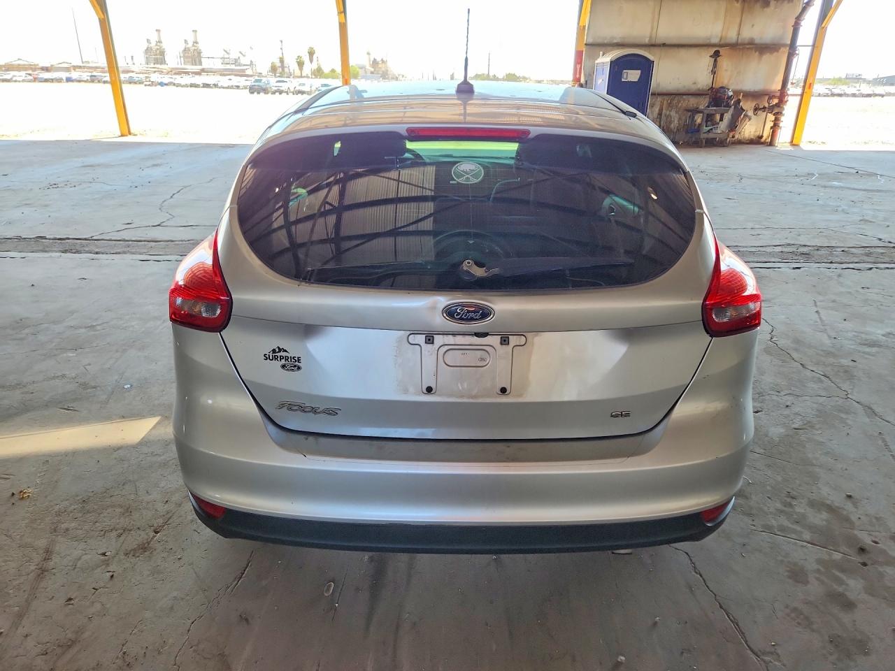 2018 Ford Focus Se Silver vin: 1FADP3K25JL211634