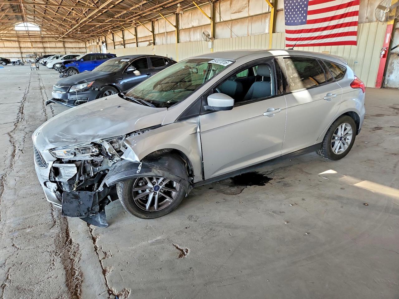 2018 Ford Focus Se Silver vin: 1FADP3K25JL211634