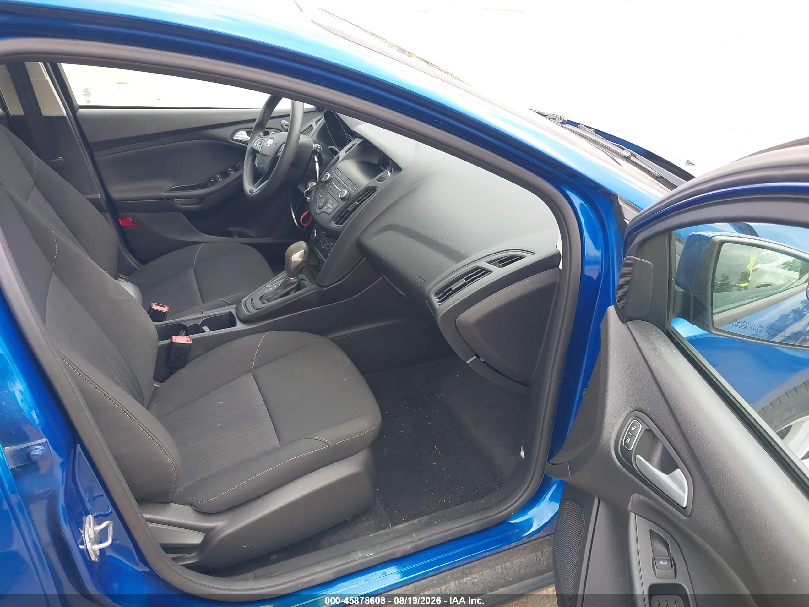 2018 Ford Focus Se Blue vin: 1FADP3K25JL328999