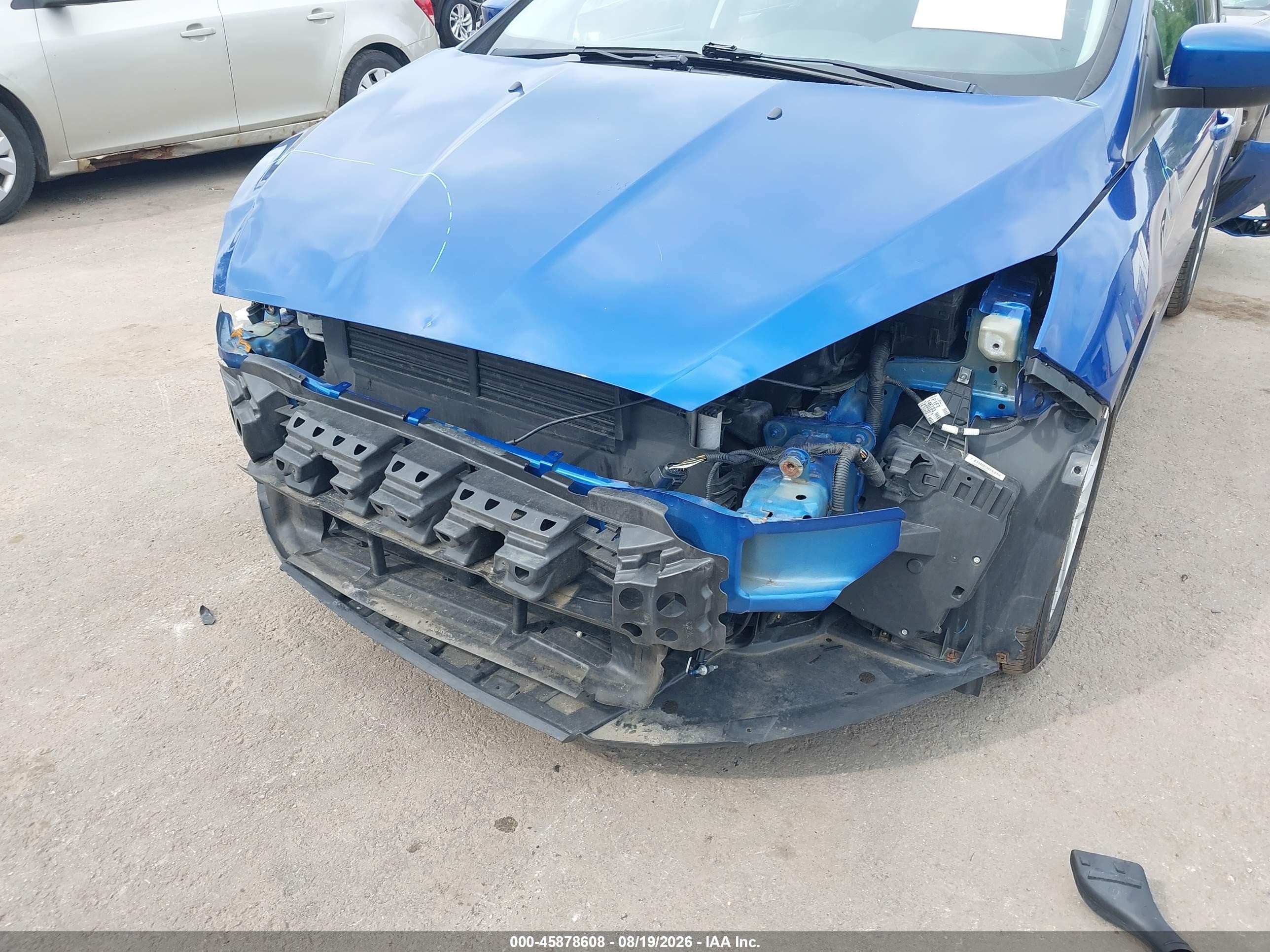 2018 Ford Focus Se Blue vin: 1FADP3K25JL328999