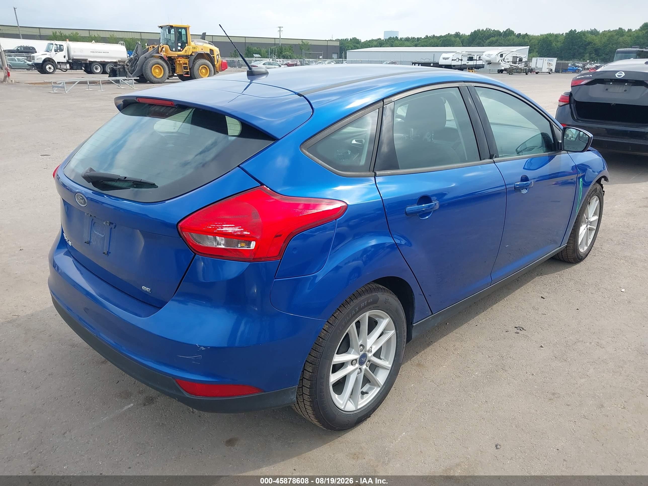 2018 Ford Focus Se Blue vin: 1FADP3K25JL328999