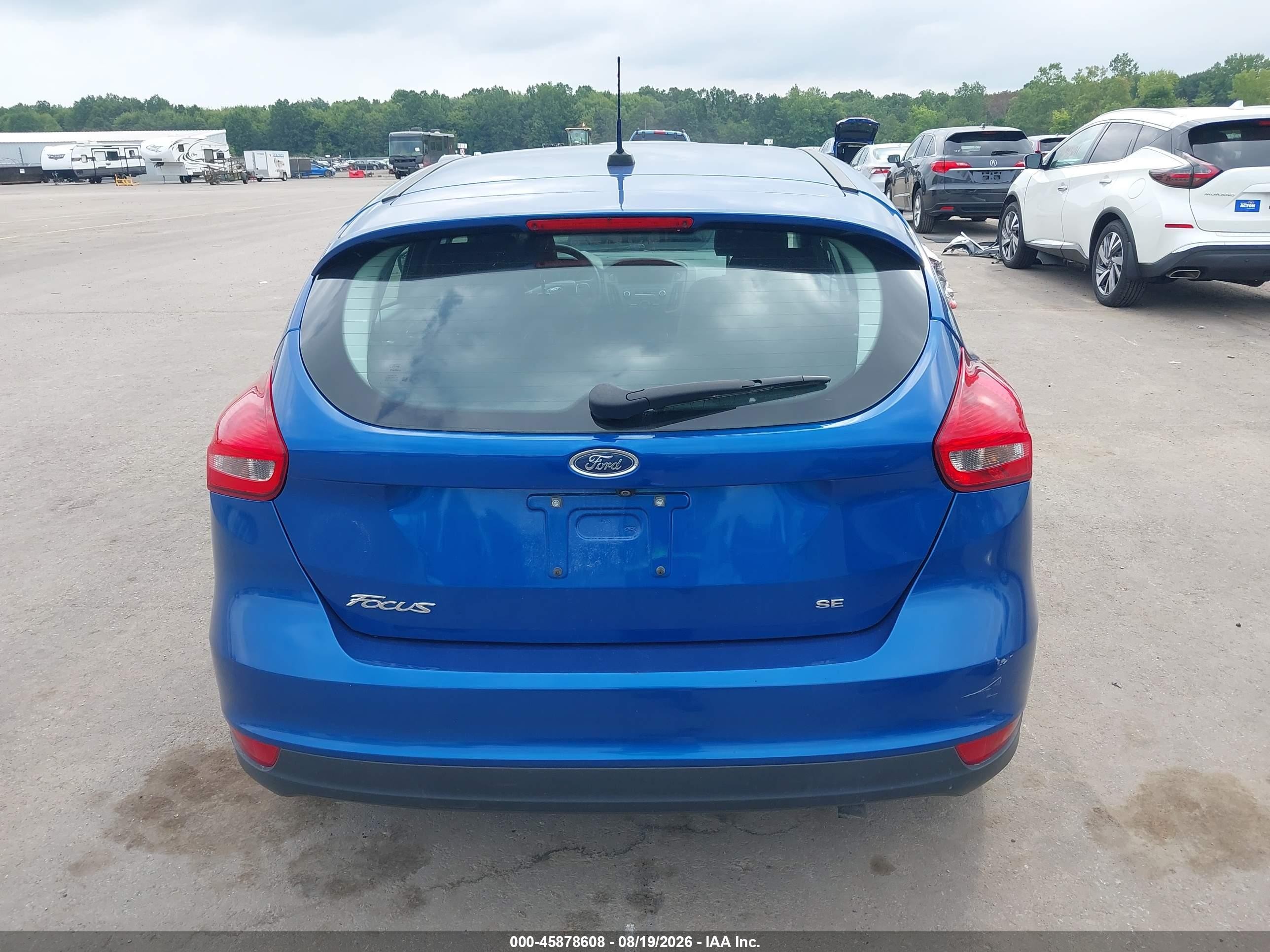 2018 Ford Focus Se Blue vin: 1FADP3K25JL328999