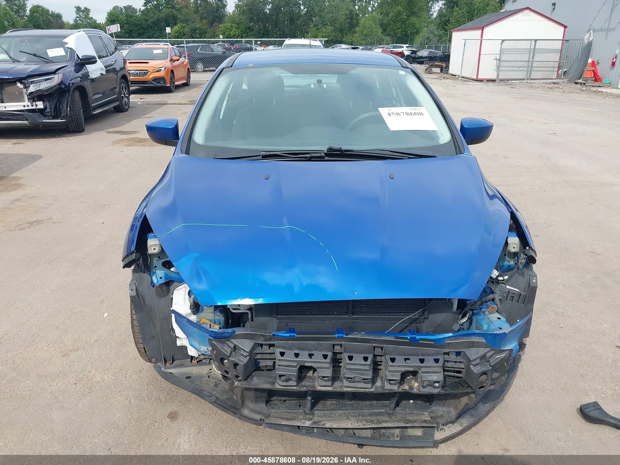 2018 Ford Focus Se Blue vin: 1FADP3K25JL328999