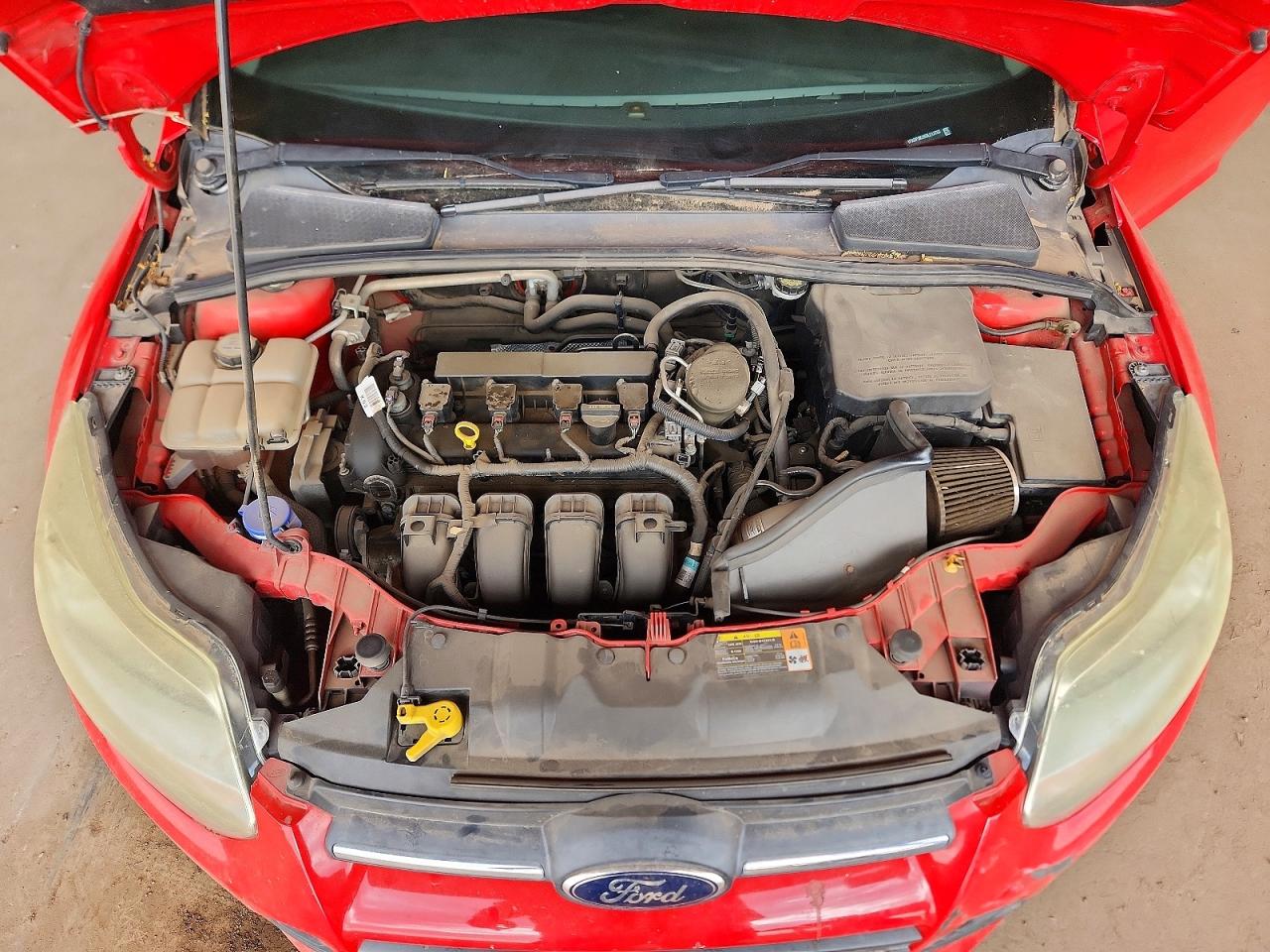 2013 Ford Focus Se Красный vin: 1FADP3K26DL213753