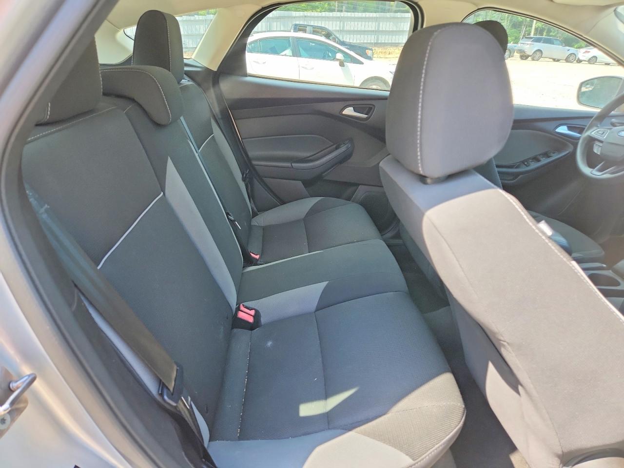 2013 Ford Focus Se Silver vin: 1FADP3K26DL255792