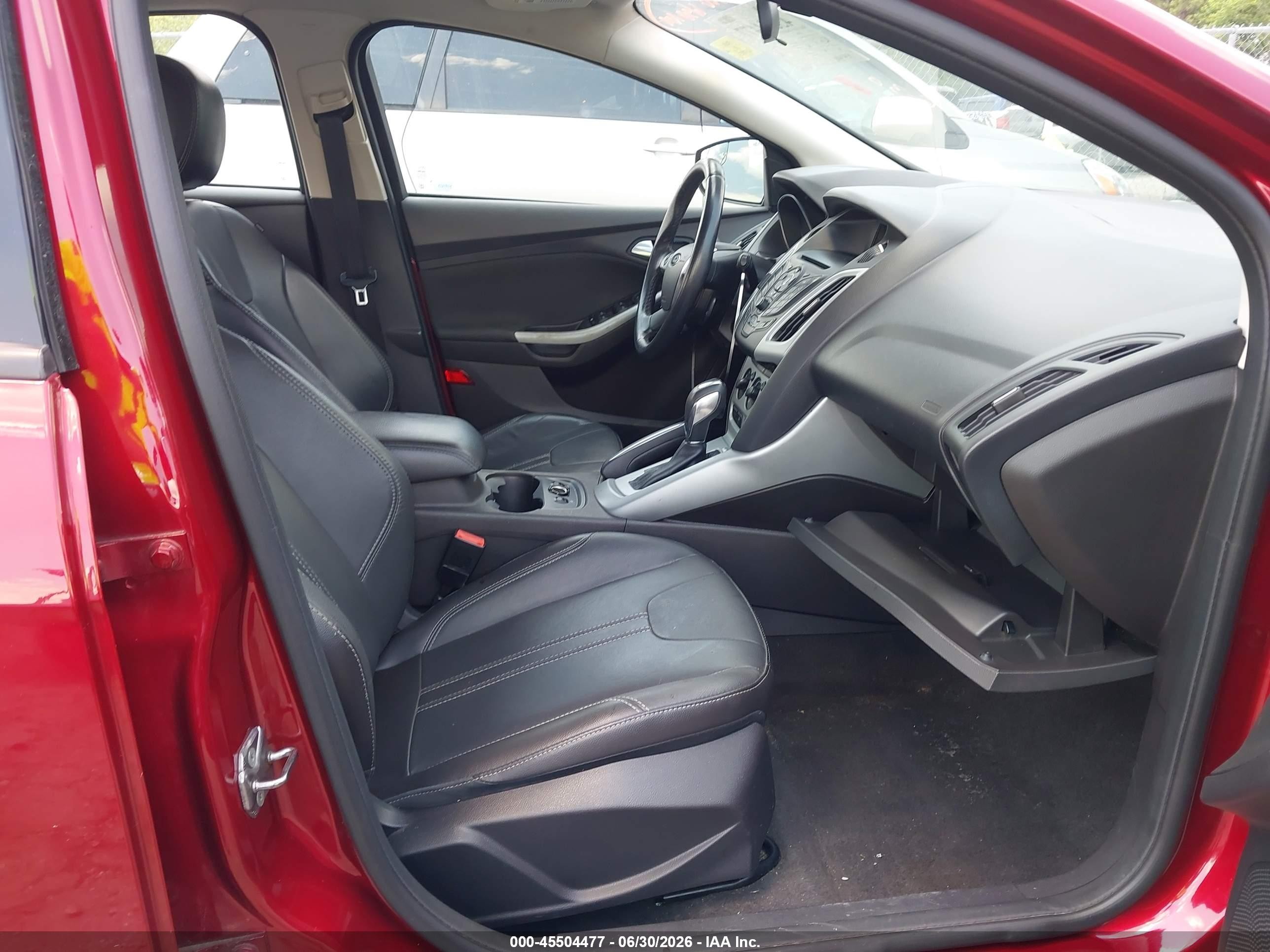 2013 Ford Focus Se Burgundy vin: 1FADP3K26DL263682