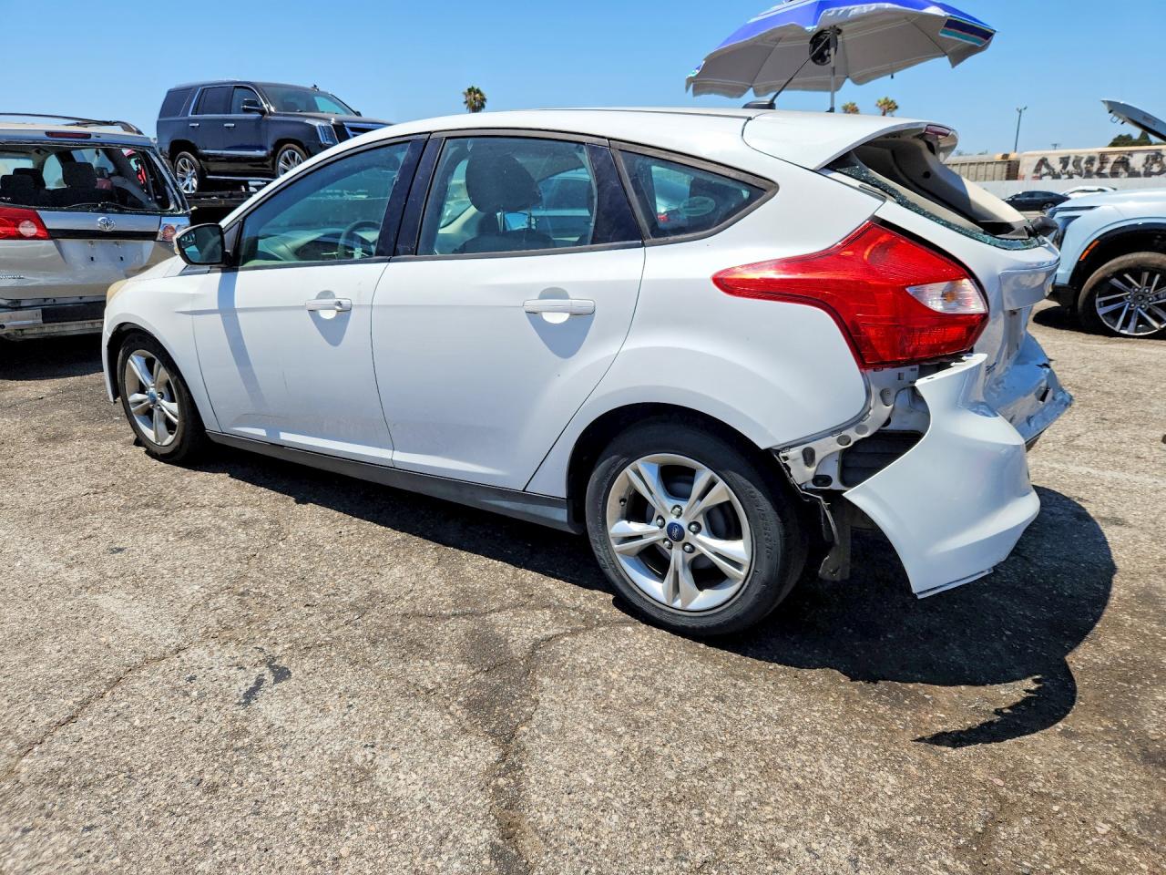 2014 Ford Focus Se Белый vin: 1FADP3K26EL111693