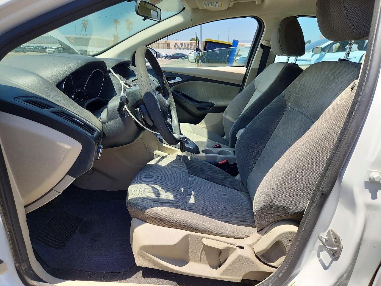 2014 Ford Focus Se Белый vin: 1FADP3K26EL111693