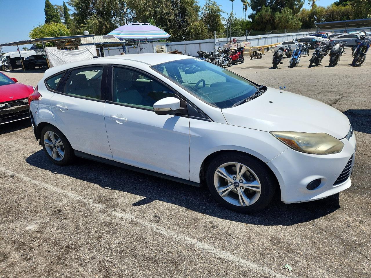 2014 Ford Focus Se Белый vin: 1FADP3K26EL111693