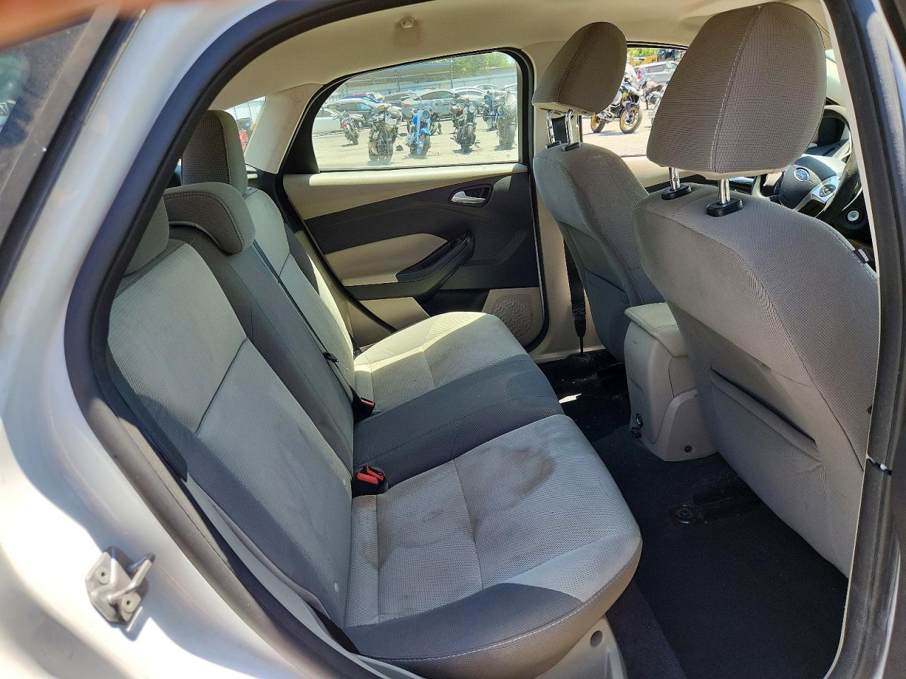 2014 Ford Focus Se Белый vin: 1FADP3K26EL111693