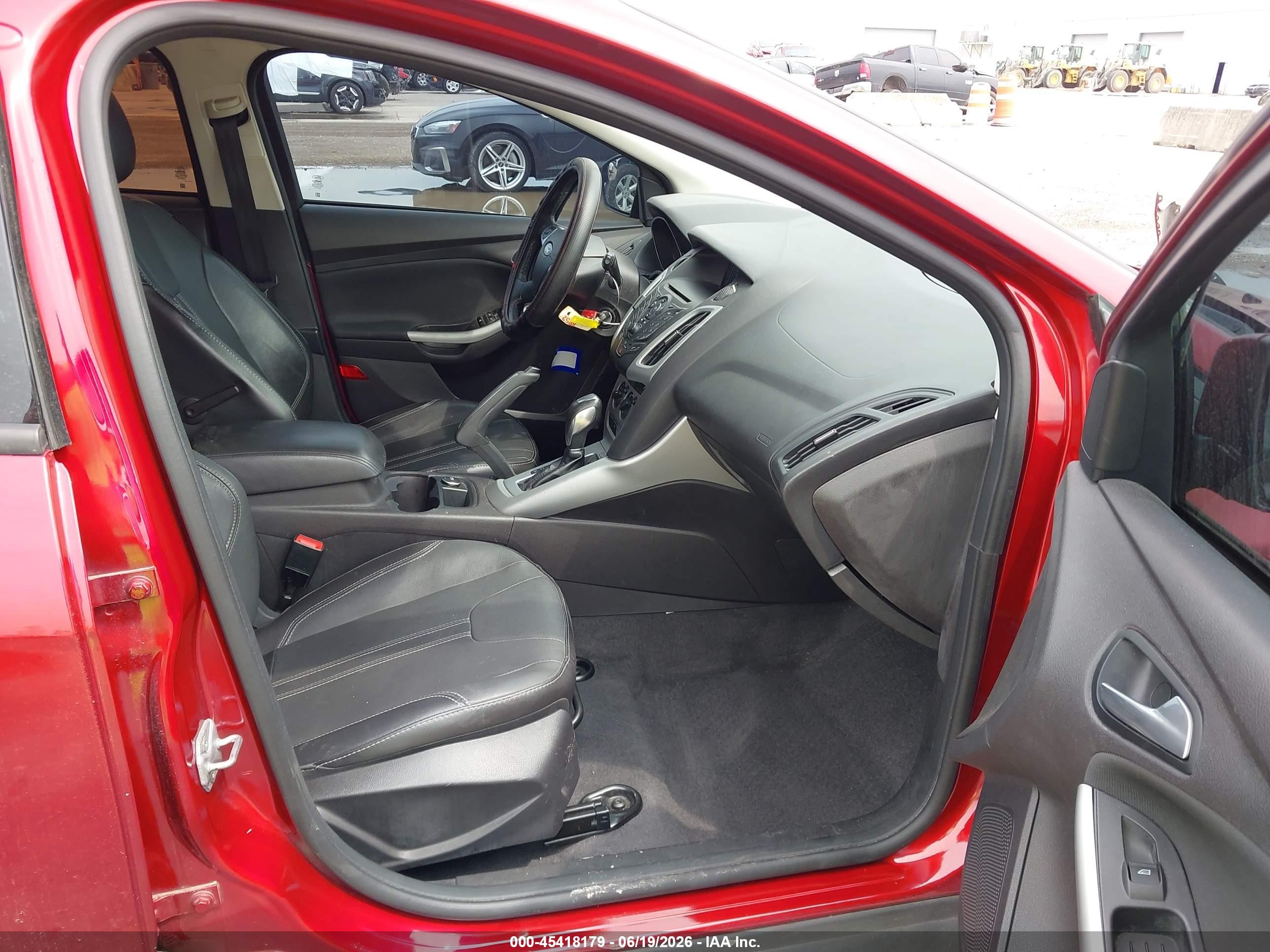 2014 Ford Focus Se Red vin: 1FADP3K26EL148890