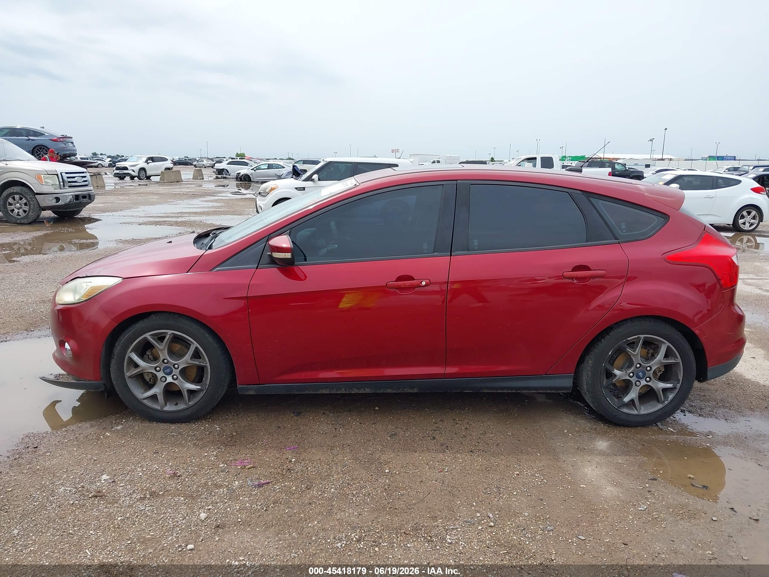 2014 Ford Focus Se Red vin: 1FADP3K26EL148890
