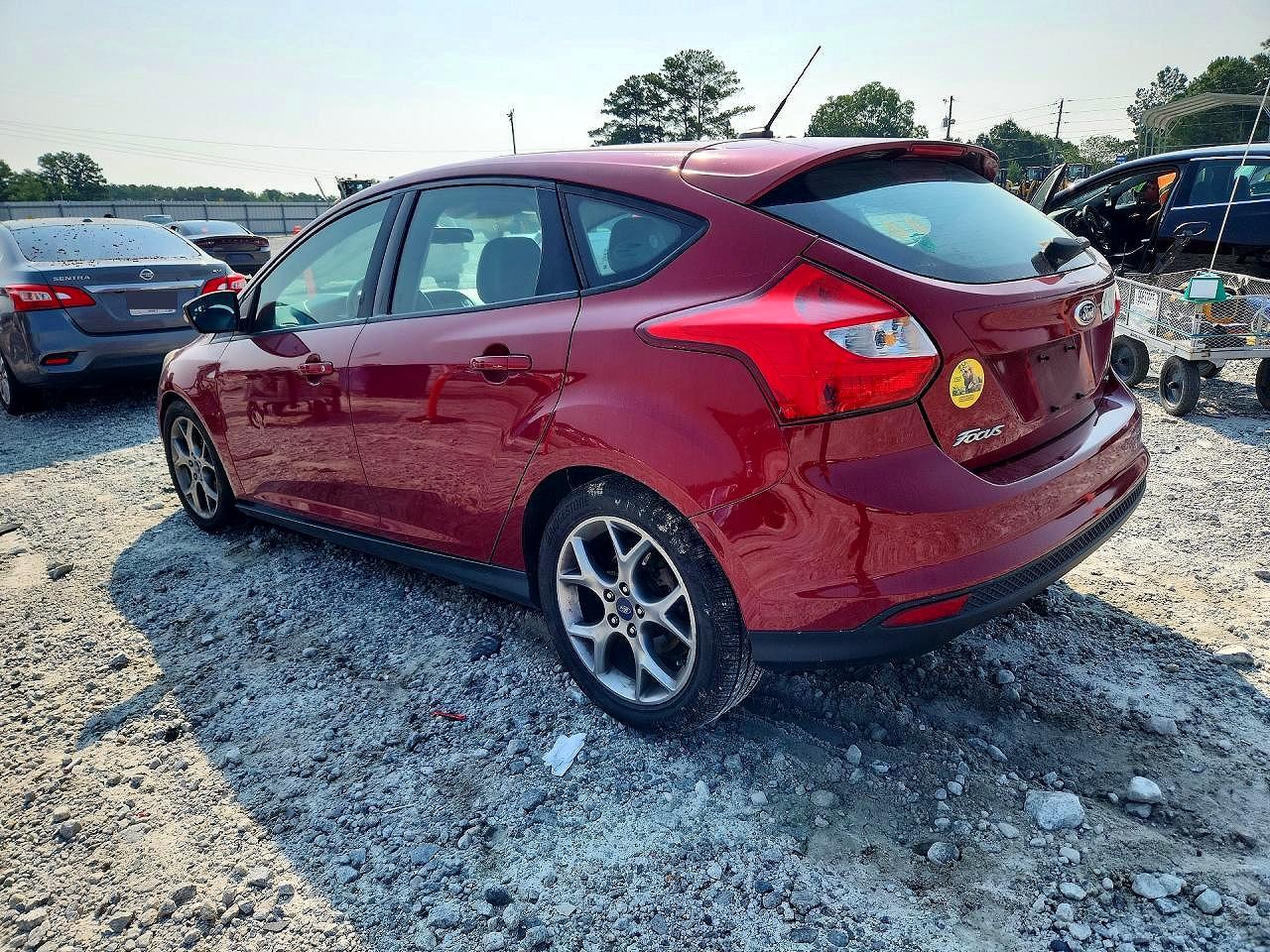 2014 Ford Focus Se Red vin: 1FADP3K26EL176852
