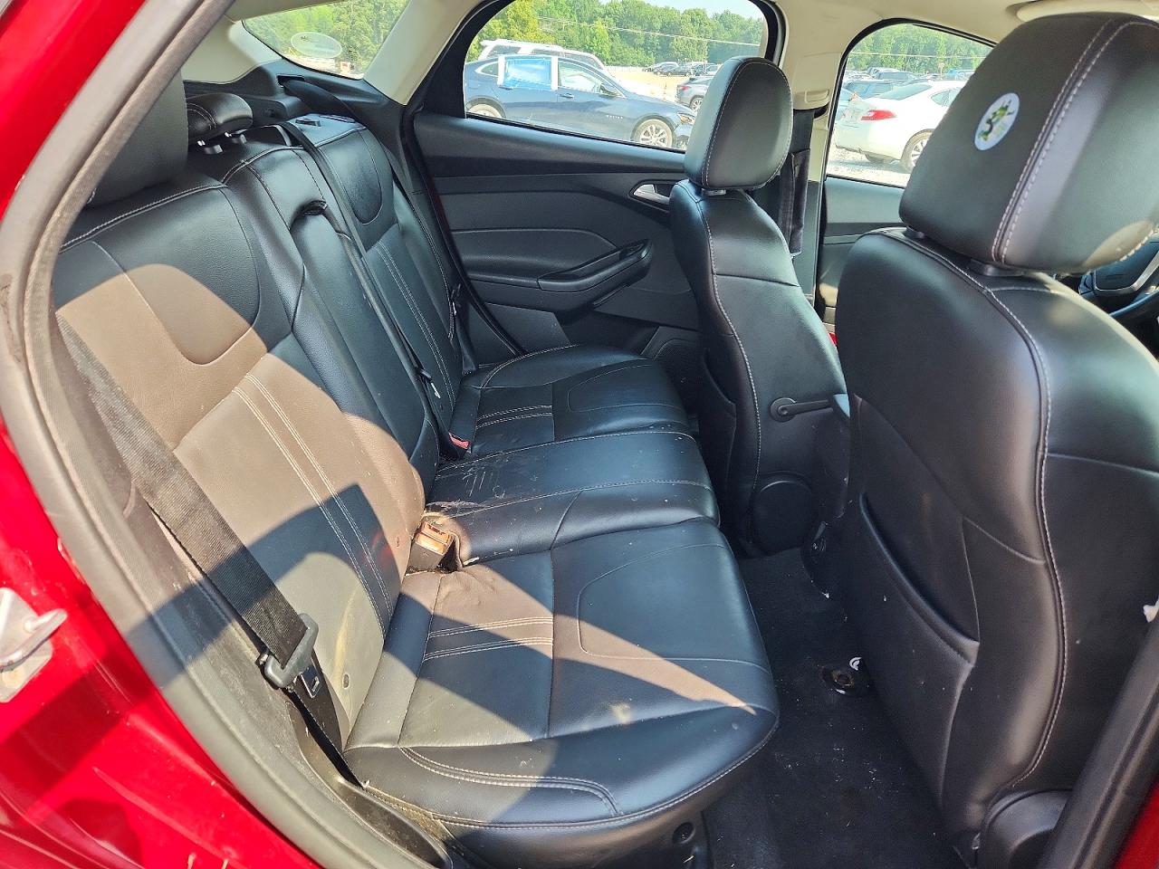 2014 Ford Focus Se Red vin: 1FADP3K26EL176852