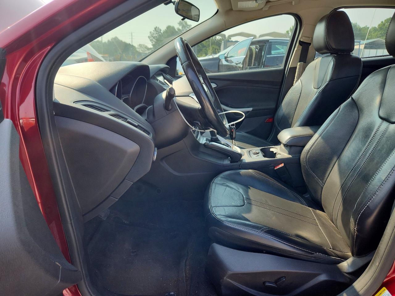 2014 Ford Focus Se Red vin: 1FADP3K26EL176852
