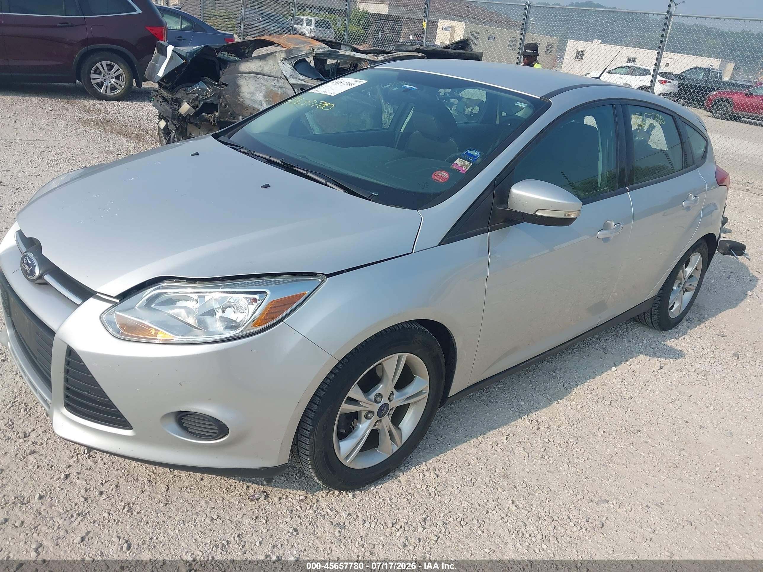 2014 Ford Focus Se Серебряный vin: 1FADP3K26EL181419