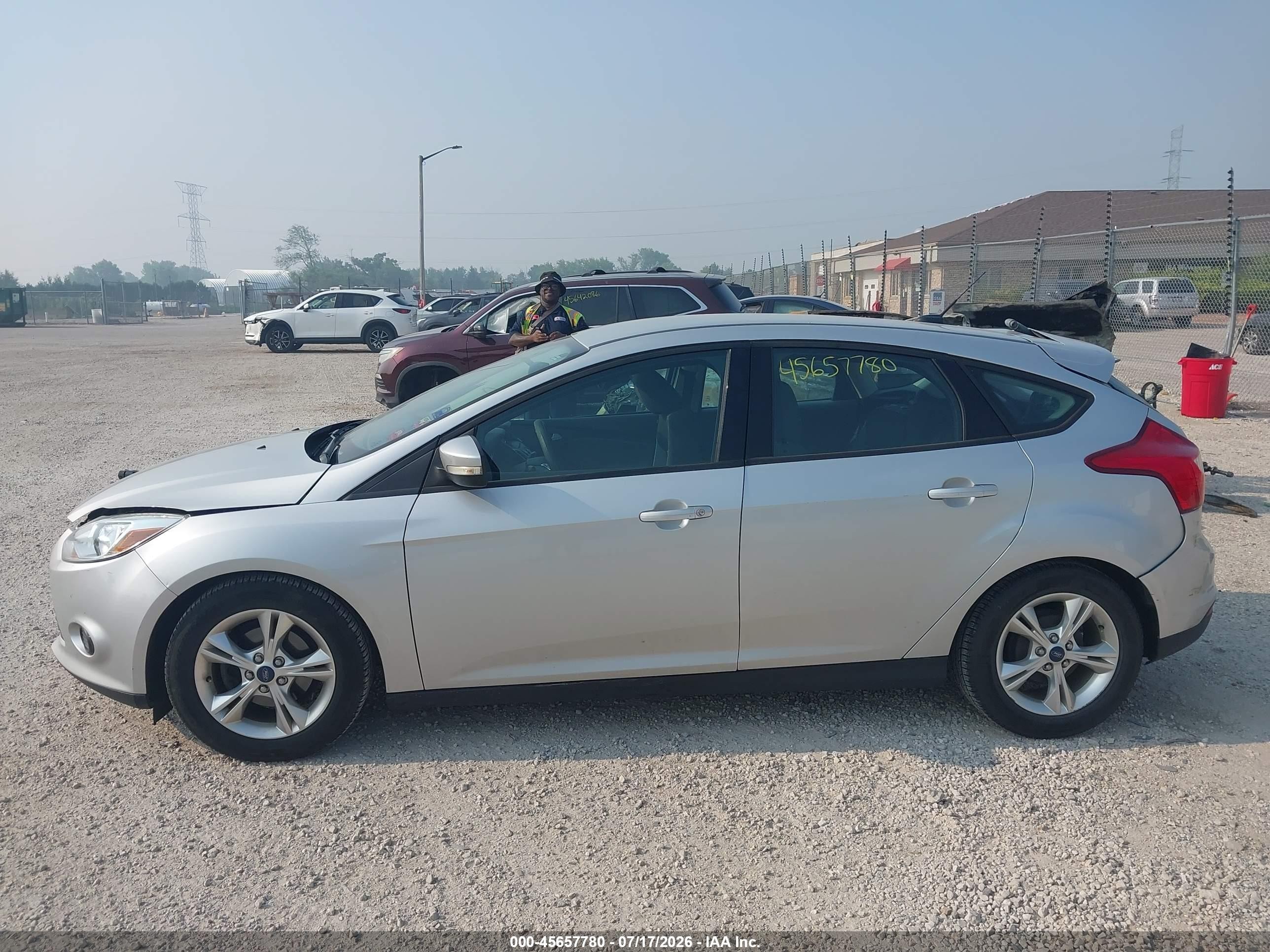 2014 Ford Focus Se Серебряный vin: 1FADP3K26EL181419