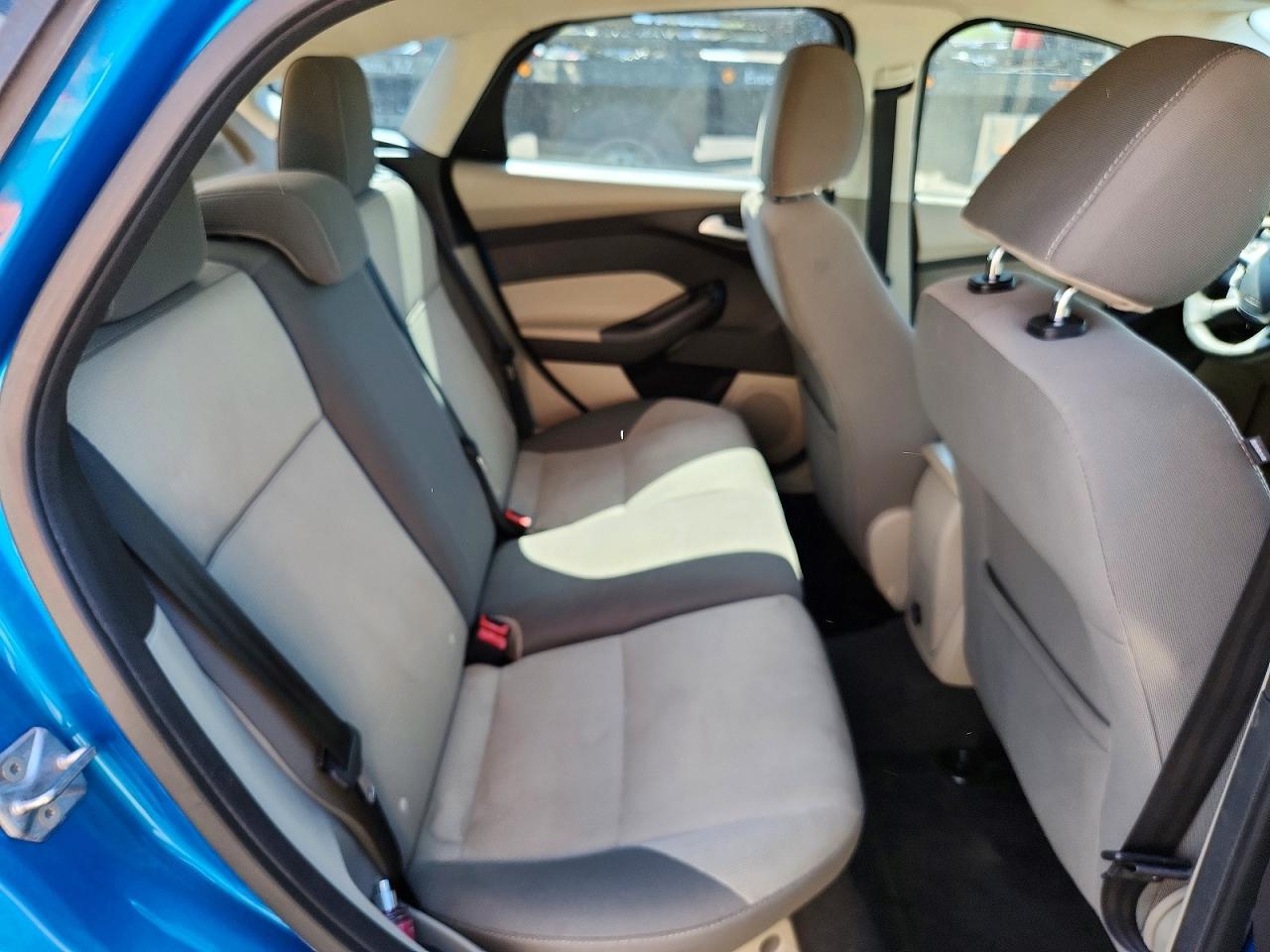2014 Ford Focus Se Blue vin: 1FADP3K26EL185633