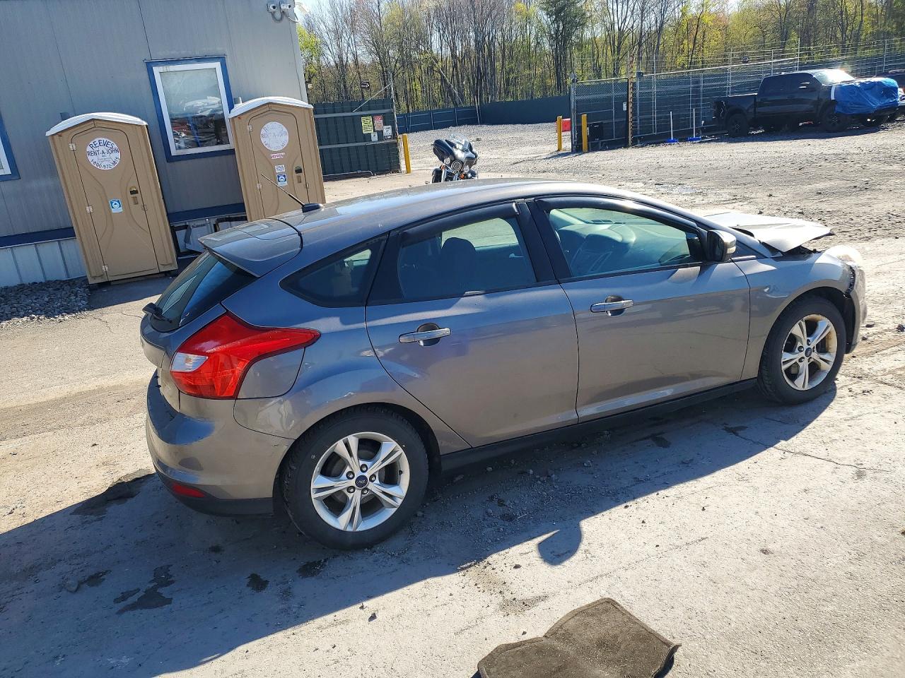 2014 Ford Focus Se Silver vin: 1FADP3K26EL226942