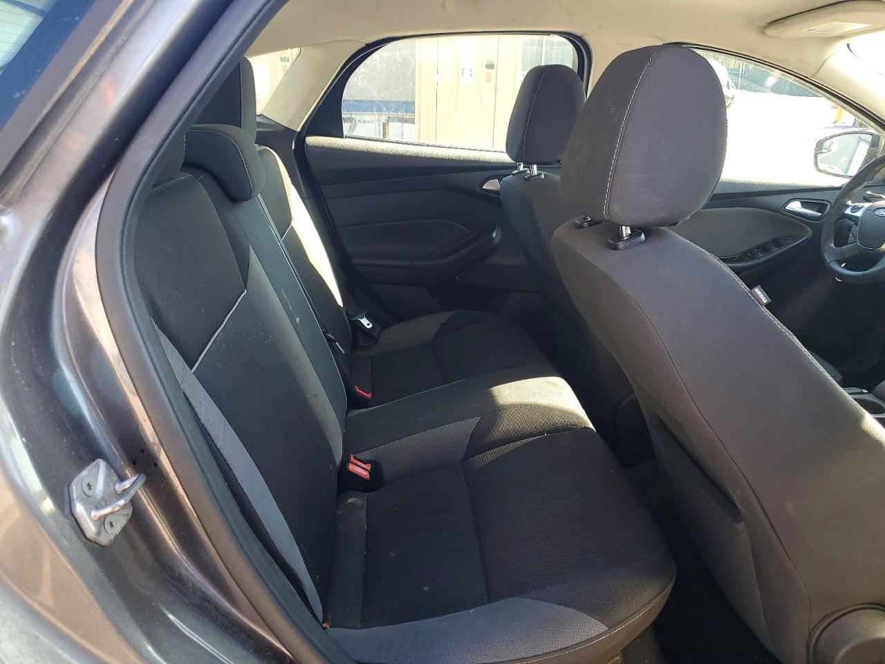 2014 Ford Focus Se Silver vin: 1FADP3K26EL226942