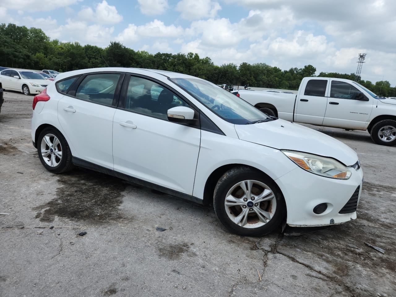 2014 Ford Focus Se Белый vin: 1FADP3K26EL238606