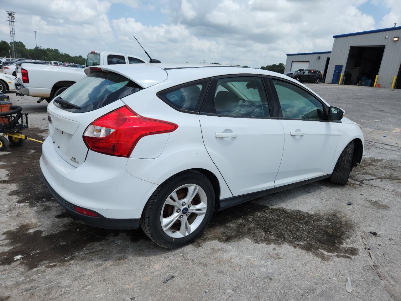 2014 Ford Focus Se Белый vin: 1FADP3K26EL238606