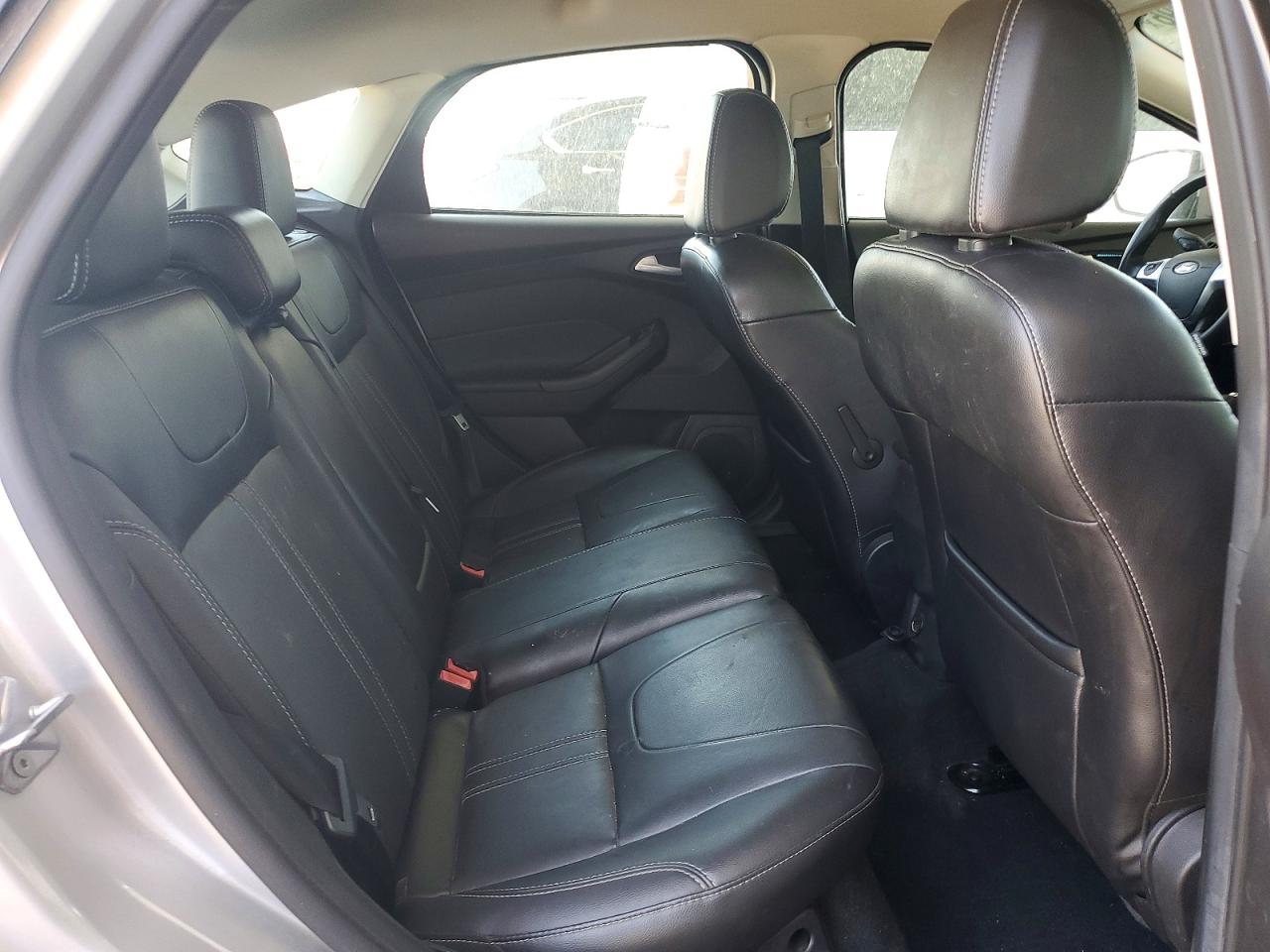 2014 Ford Focus Se Silver vin: 1FADP3K26EL255194