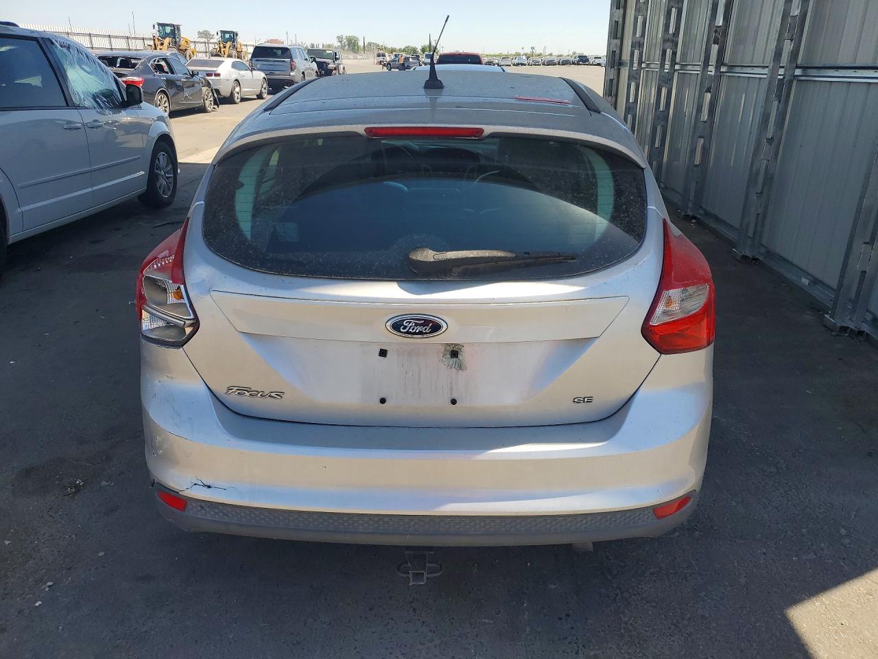 2014 Ford Focus Se Silver vin: 1FADP3K26EL255194
