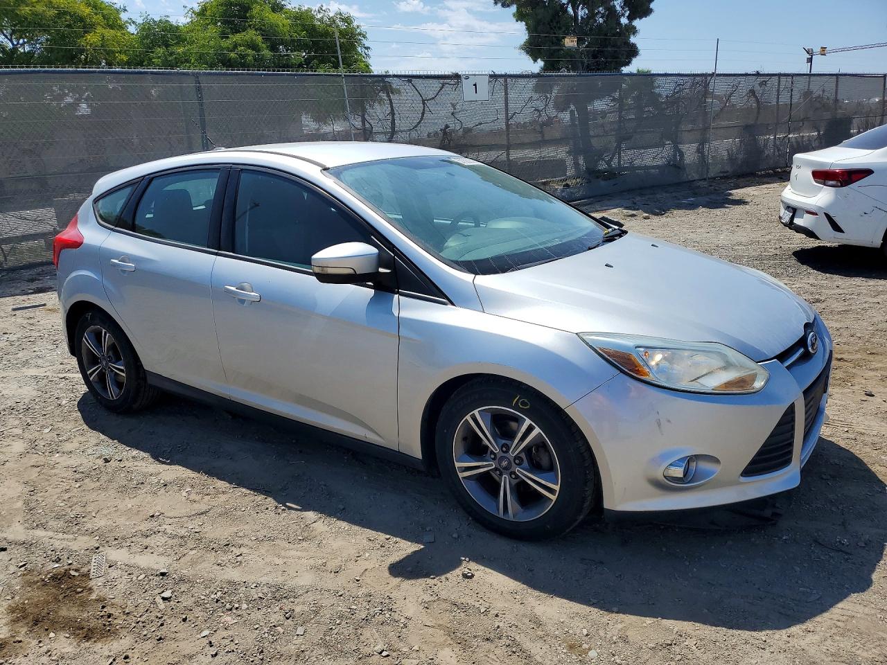 2014 Ford Focus Se Silver vin: 1FADP3K26EL287076