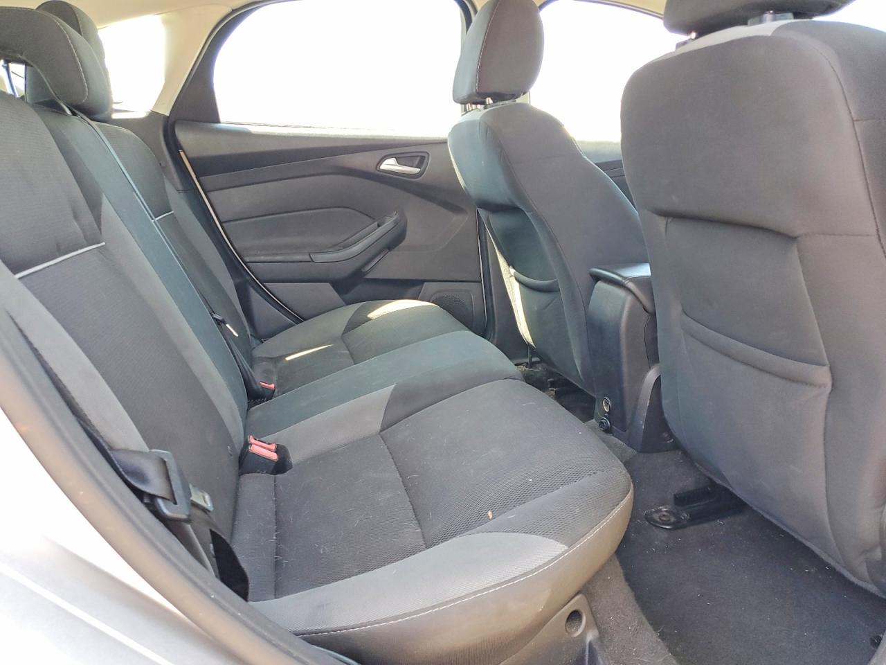 2014 Ford Focus Se Silver vin: 1FADP3K26EL287076