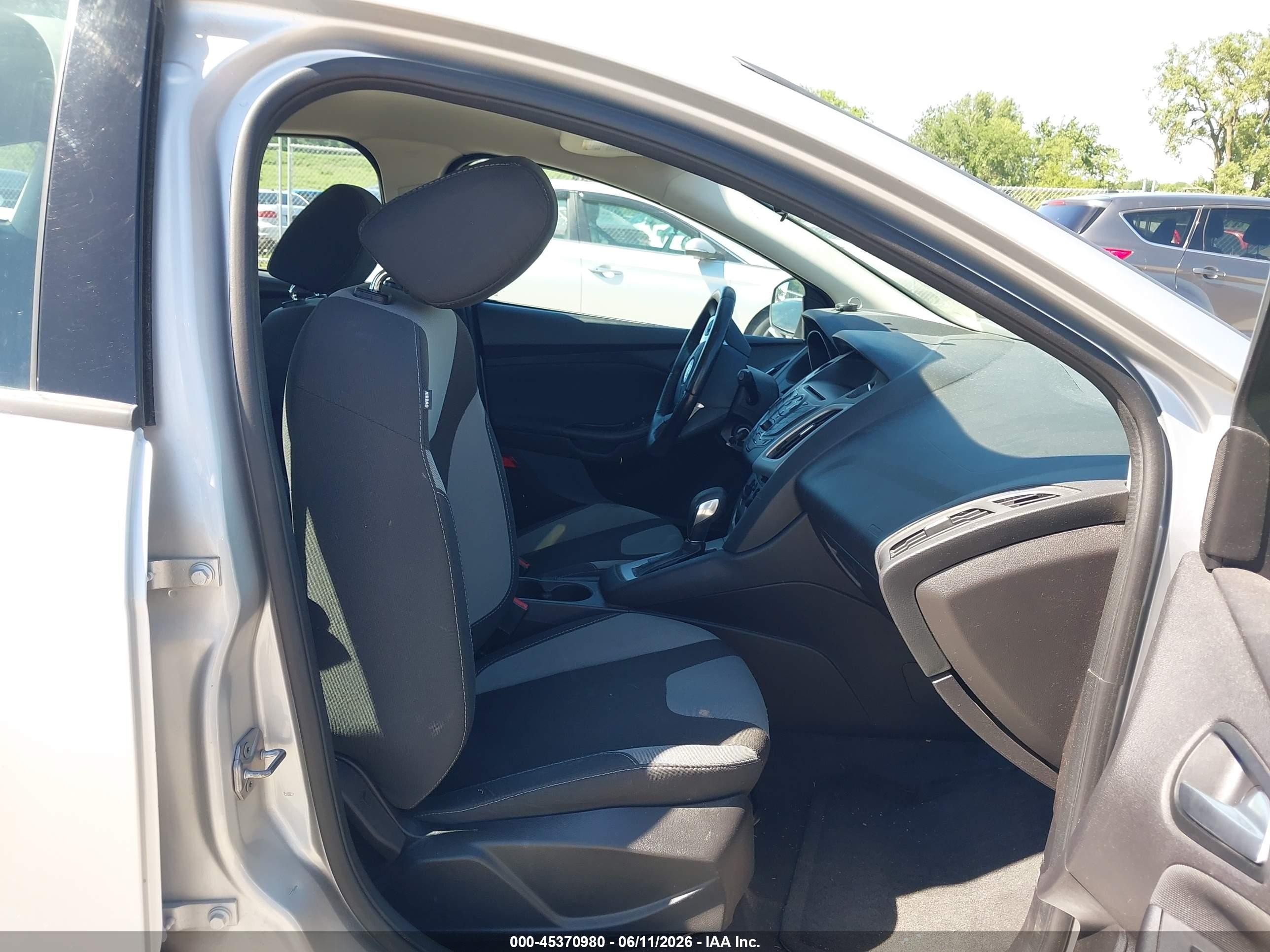 2014 Ford Focus Se Silver vin: 1FADP3K26EL349785