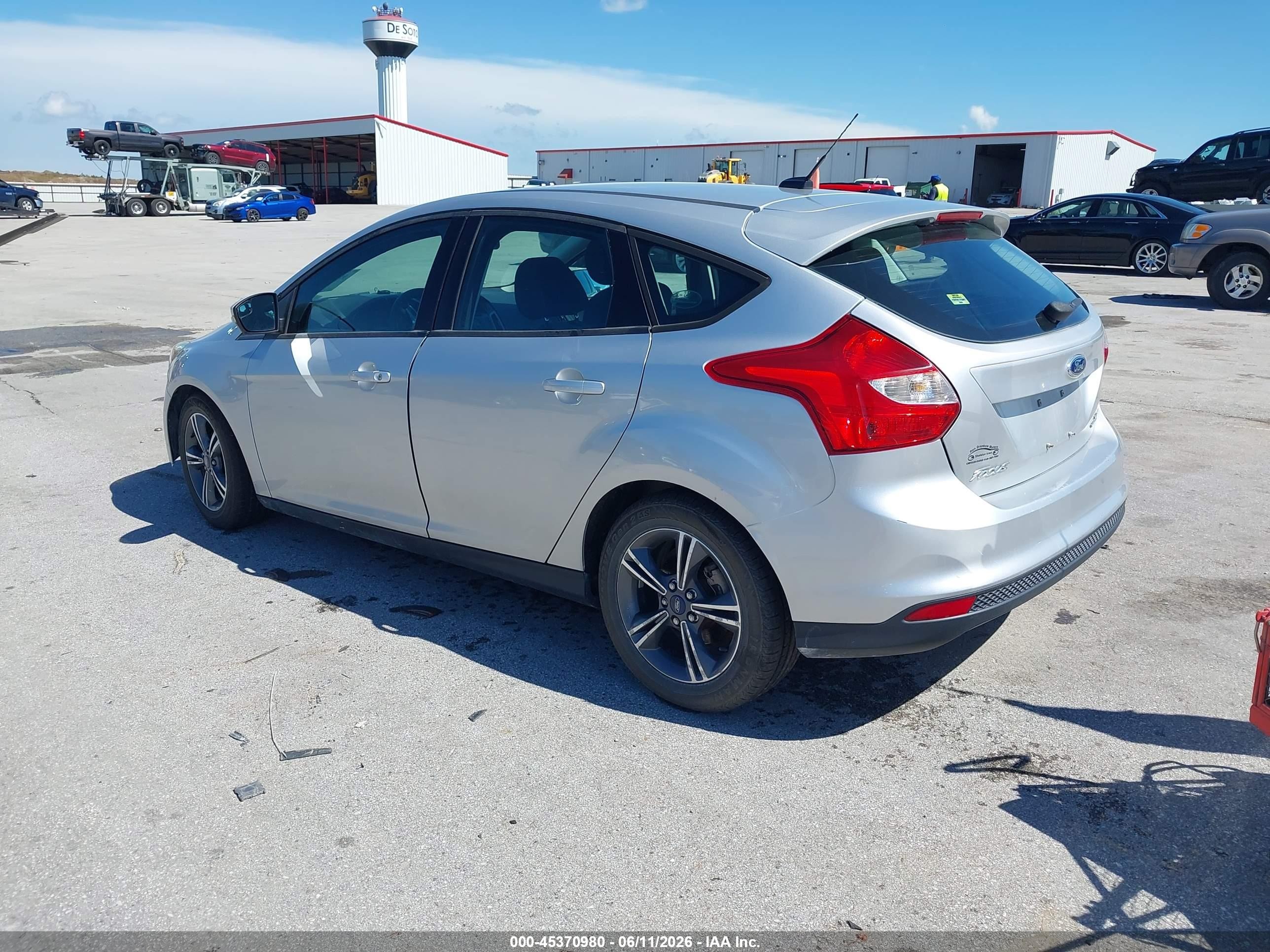 2014 Ford Focus Se Silver vin: 1FADP3K26EL349785