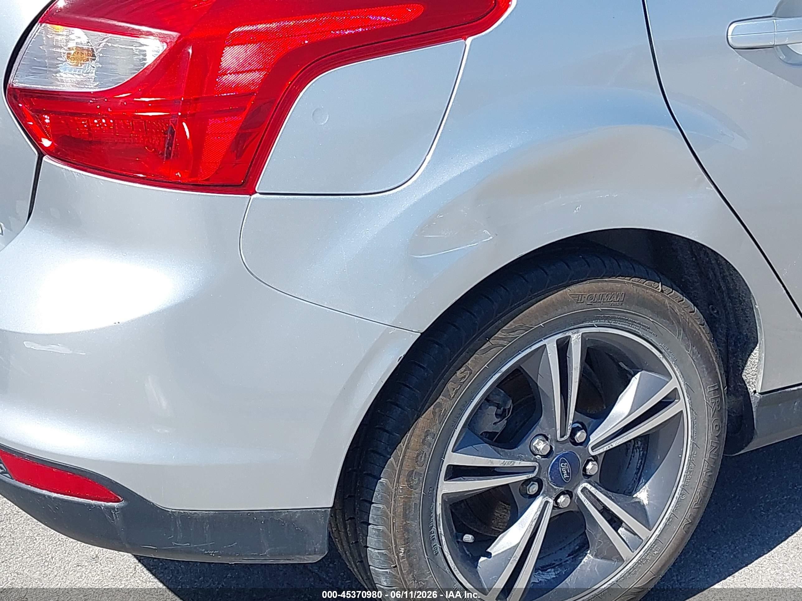 2014 Ford Focus Se Silver vin: 1FADP3K26EL349785