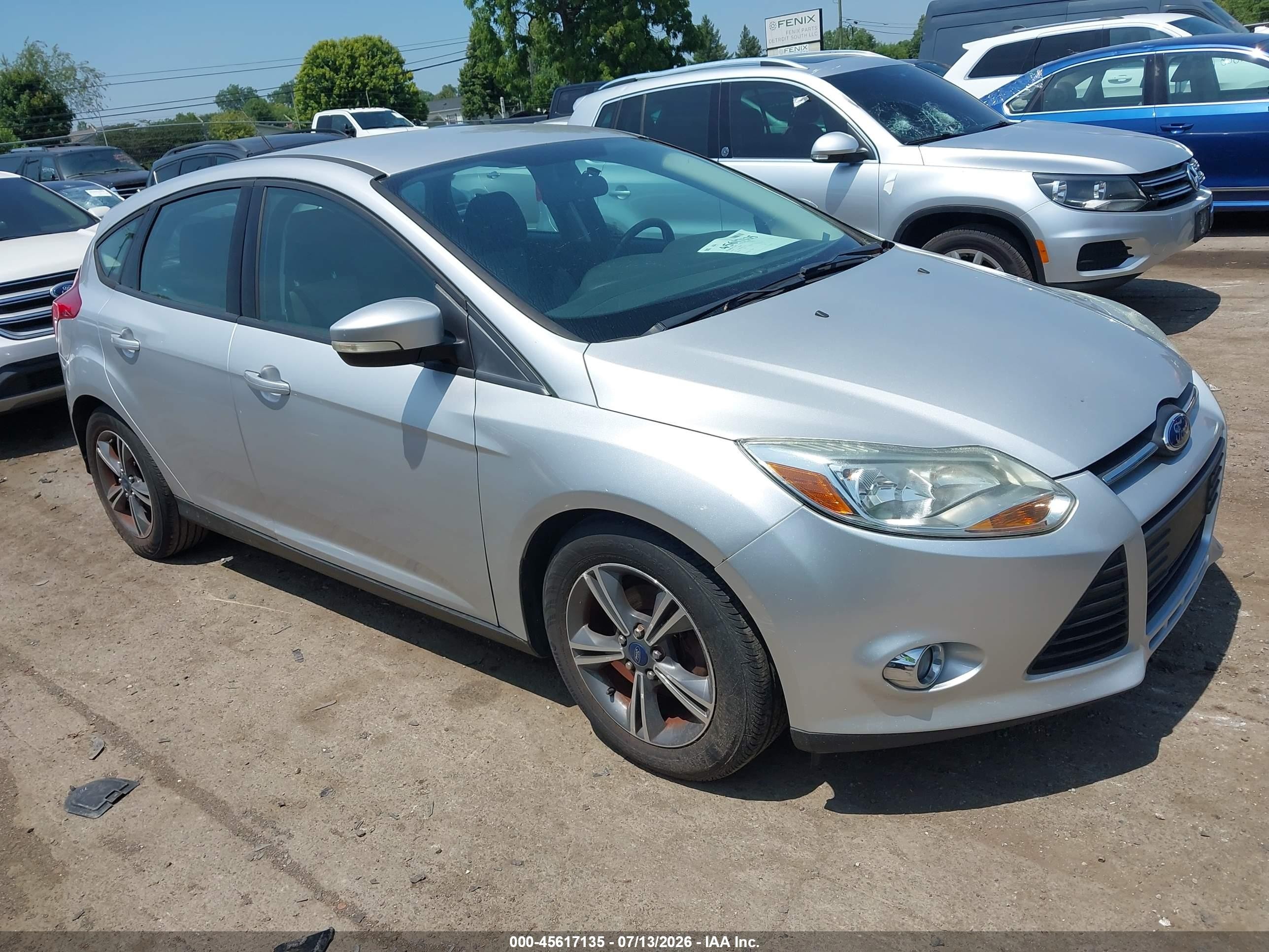 2014 Ford Focus Se Silver vin: 1FADP3K26EL371575