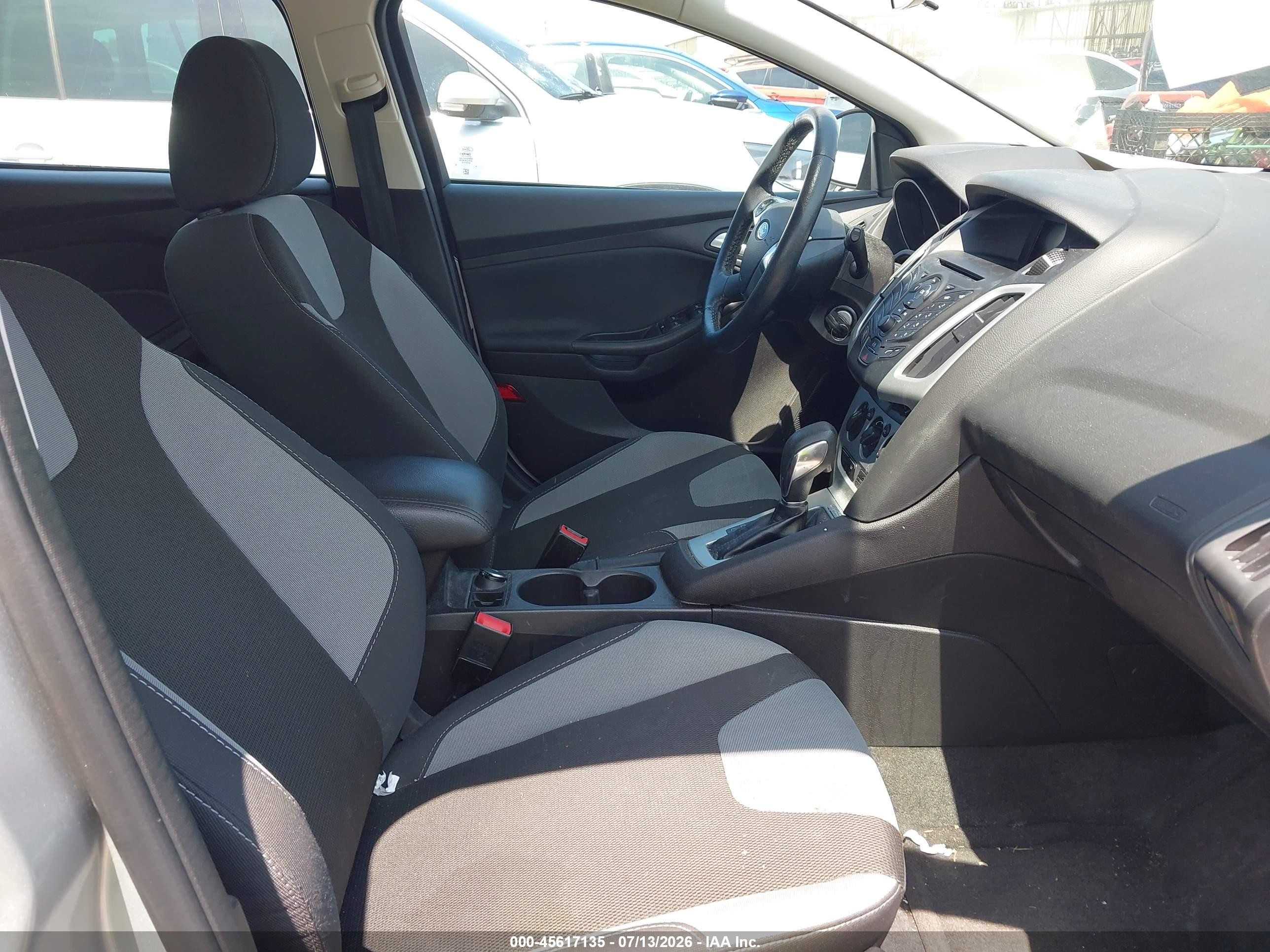 2014 Ford Focus Se Silver vin: 1FADP3K26EL371575