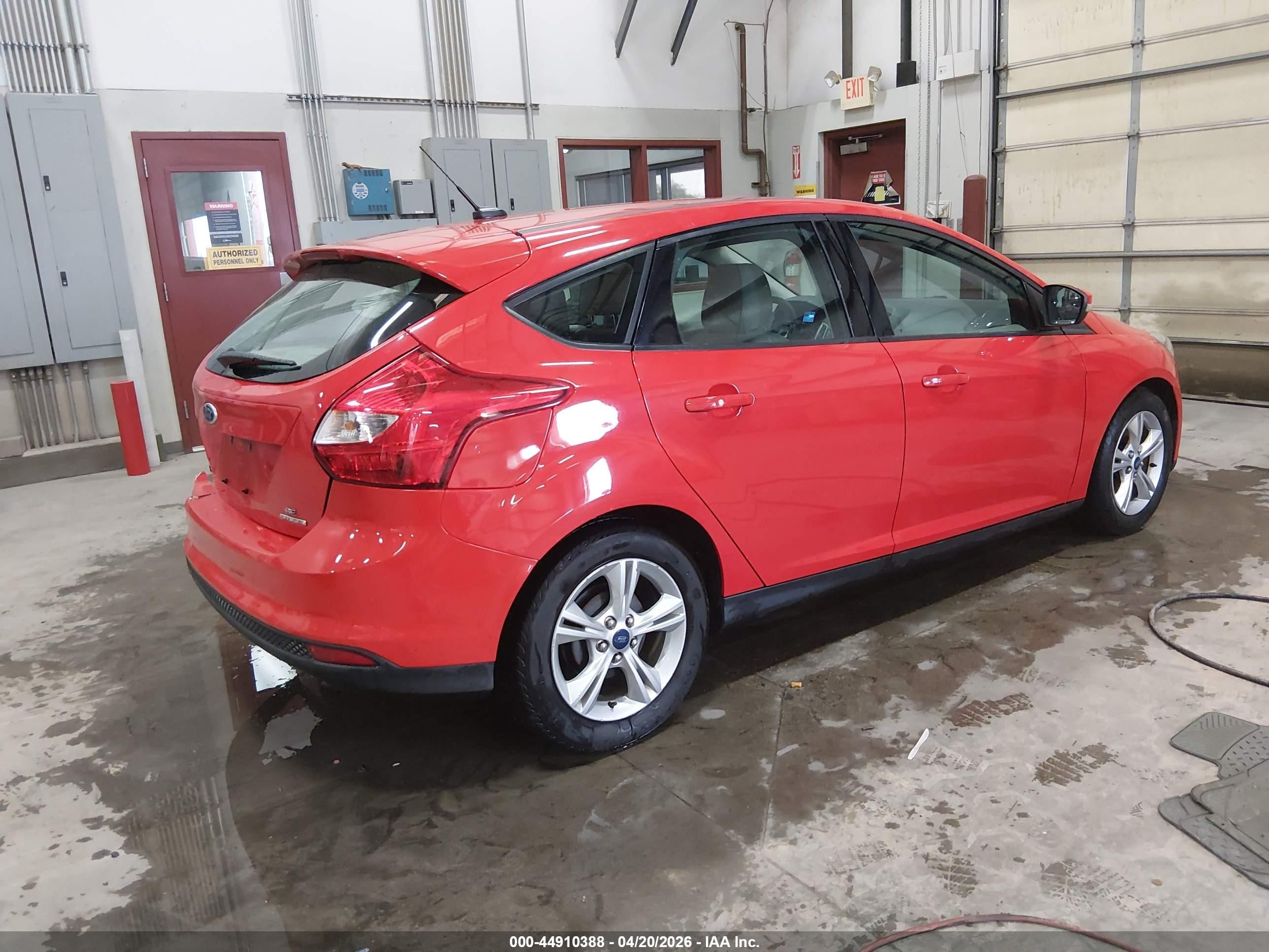 2014 Ford Focus Se Red vin: 1FADP3K26EL373875