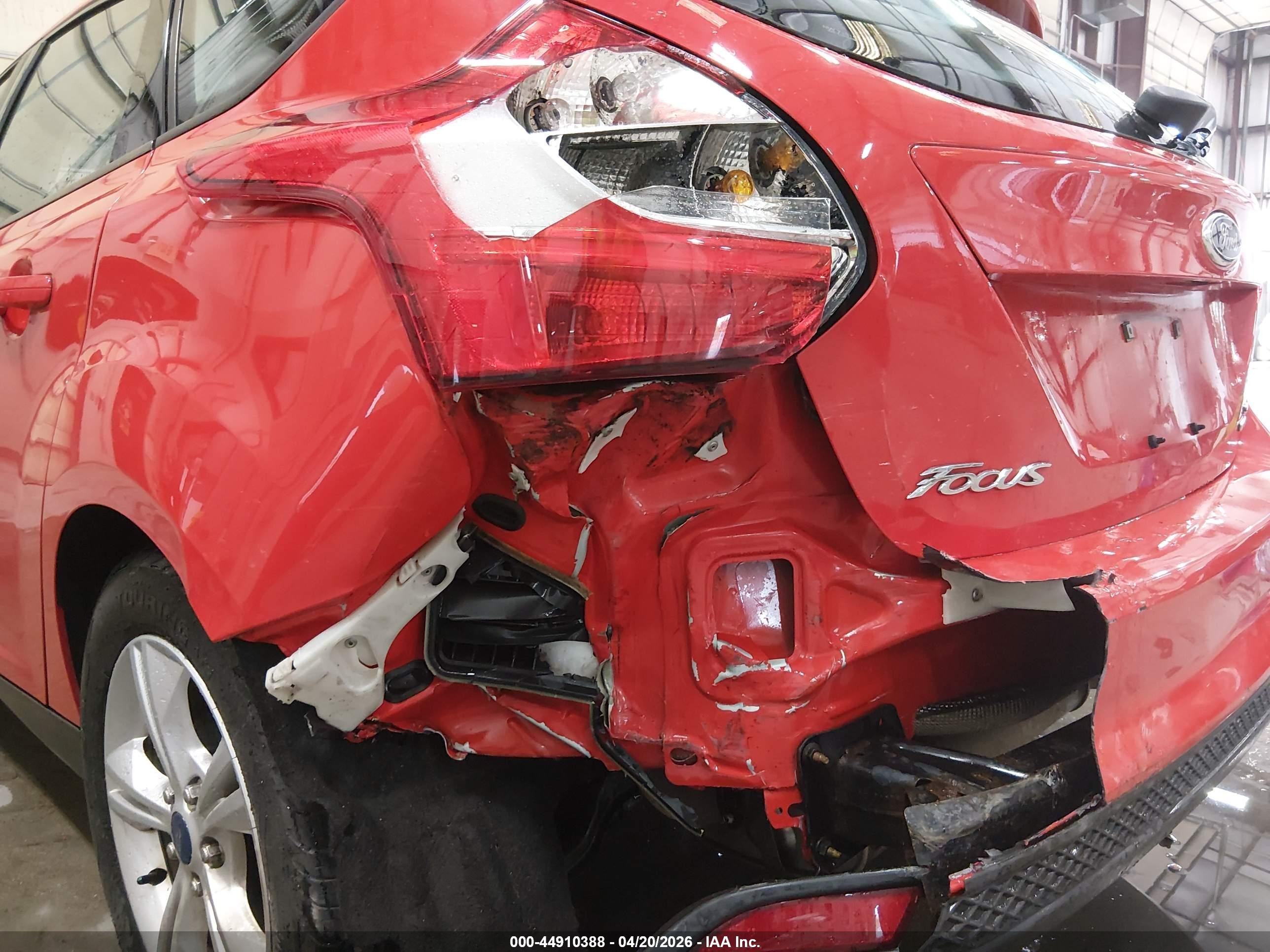 2014 Ford Focus Se Red vin: 1FADP3K26EL373875